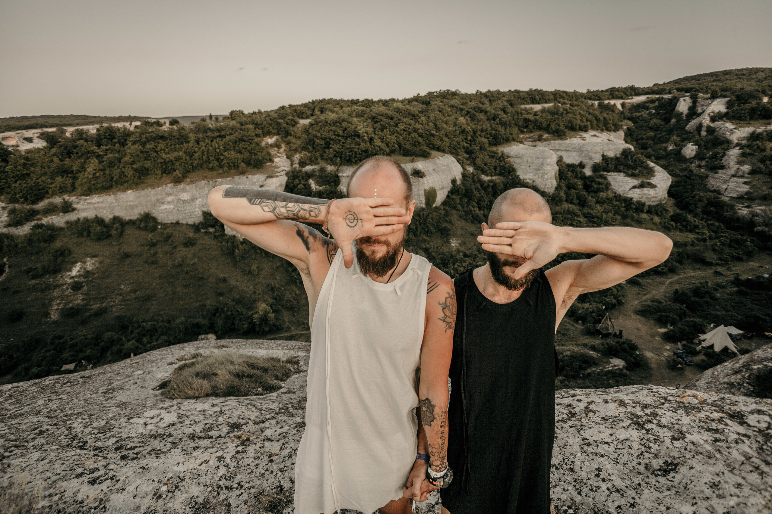 … conceptual photography of women's clothing. Екатерина Дымова. Фотограф. Автор проекта «Белый Ветер»