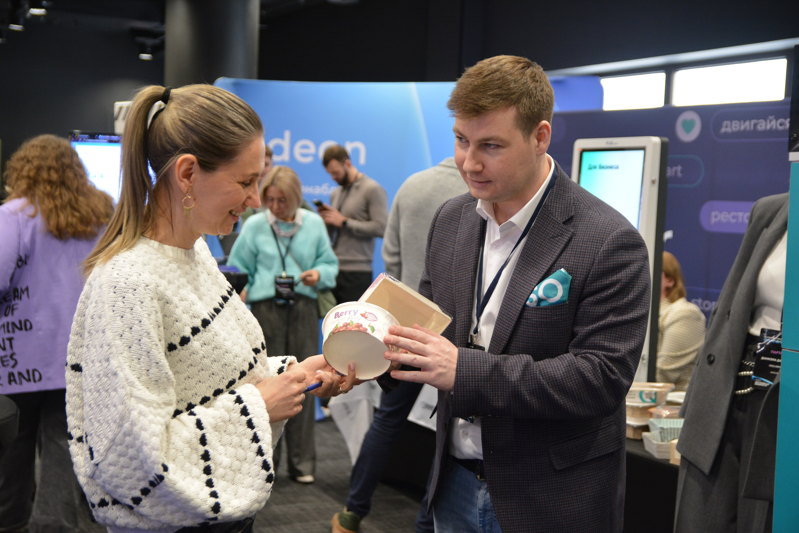 F/8 and be there — оказаться в нужном месте и поймать момент