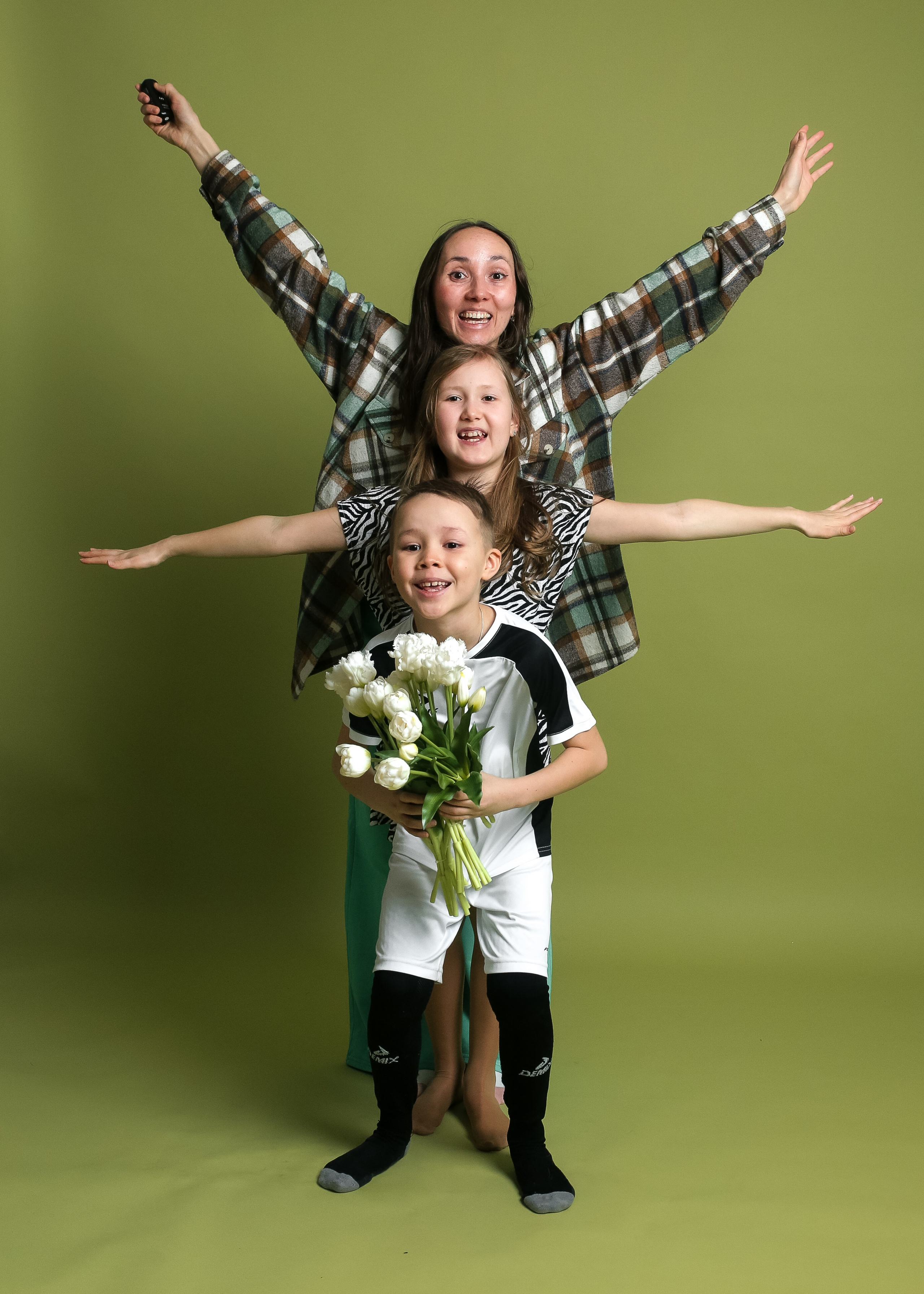 Семейная фотосессия в фотостудии без фотографа. Фотостудия Автопортретная № 2 в Ижевске