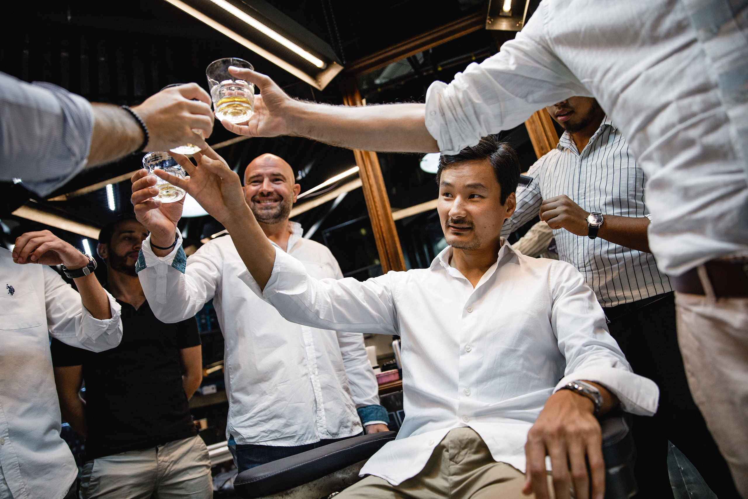 Сборы жениха на свадьбе