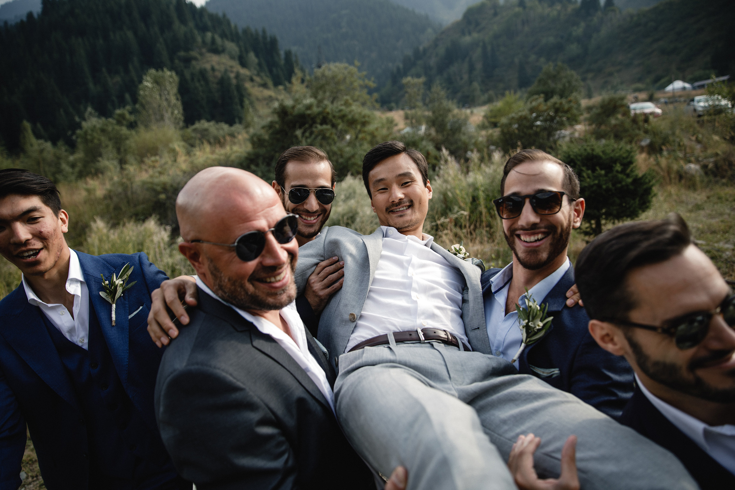 Жених на свадьбе