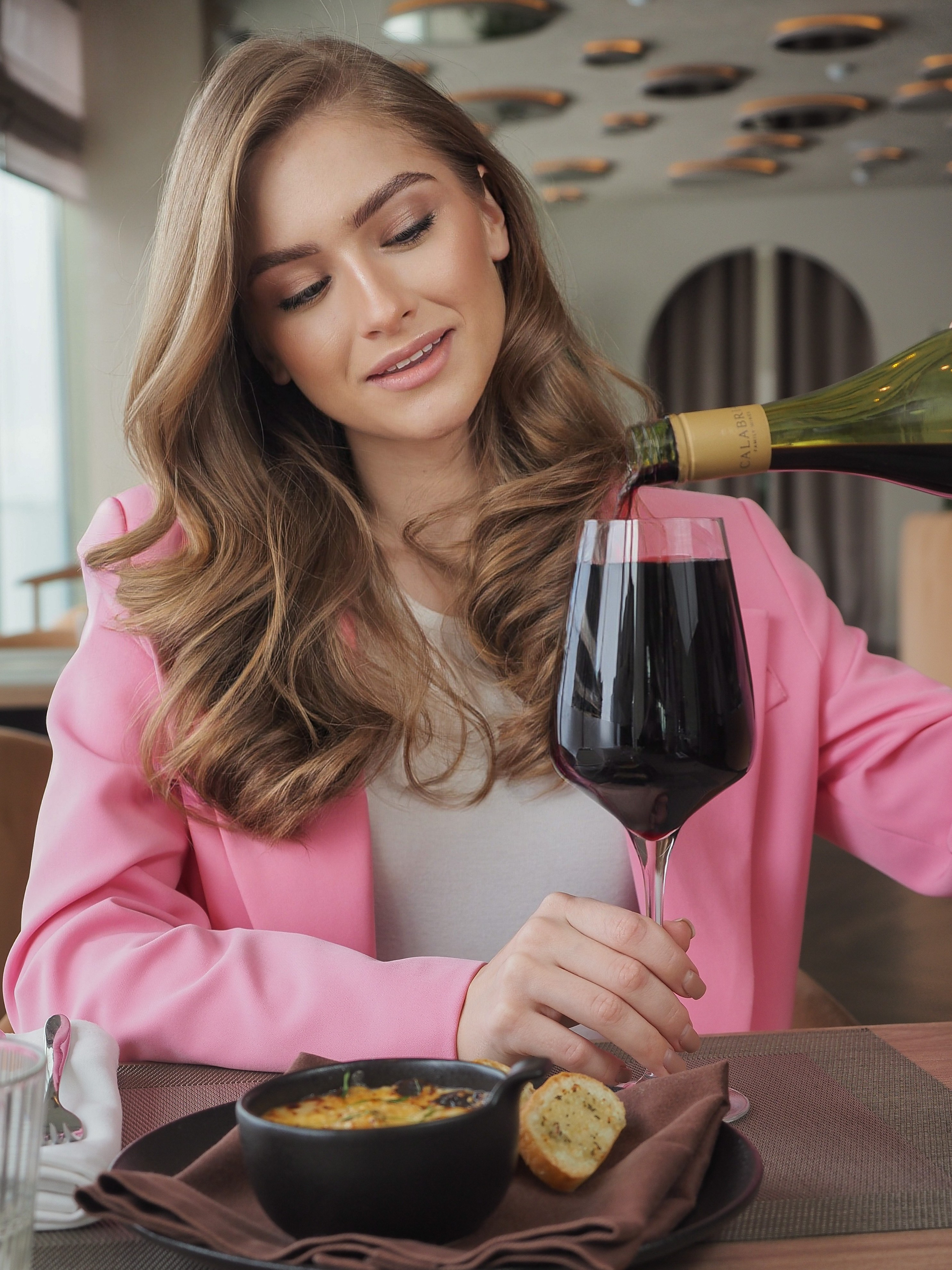 Мария, 40-42 р-р, рост 168. KED Production — продакшн из СПб. Создаём фото, видео и контент, который помогает брендам и селлерам продавать больше