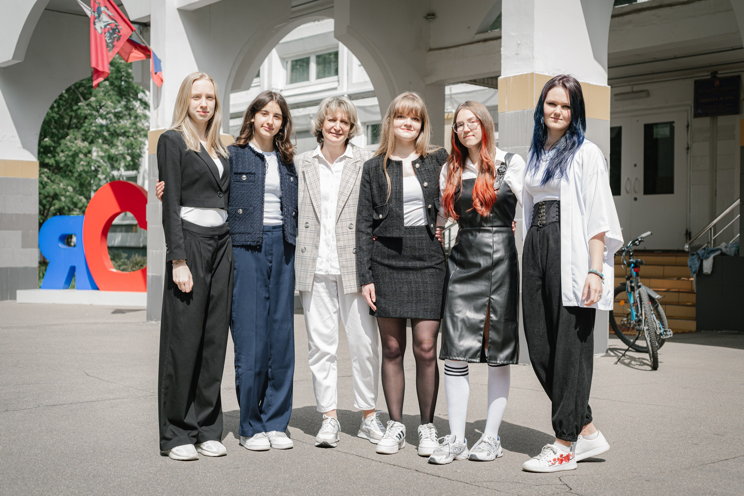 Выпускной альбом 9А класса — фотосессия, видео, репортаж и пожелания в Москве. MILATE — выпускные альбомы, фотосессии и видео в Москве