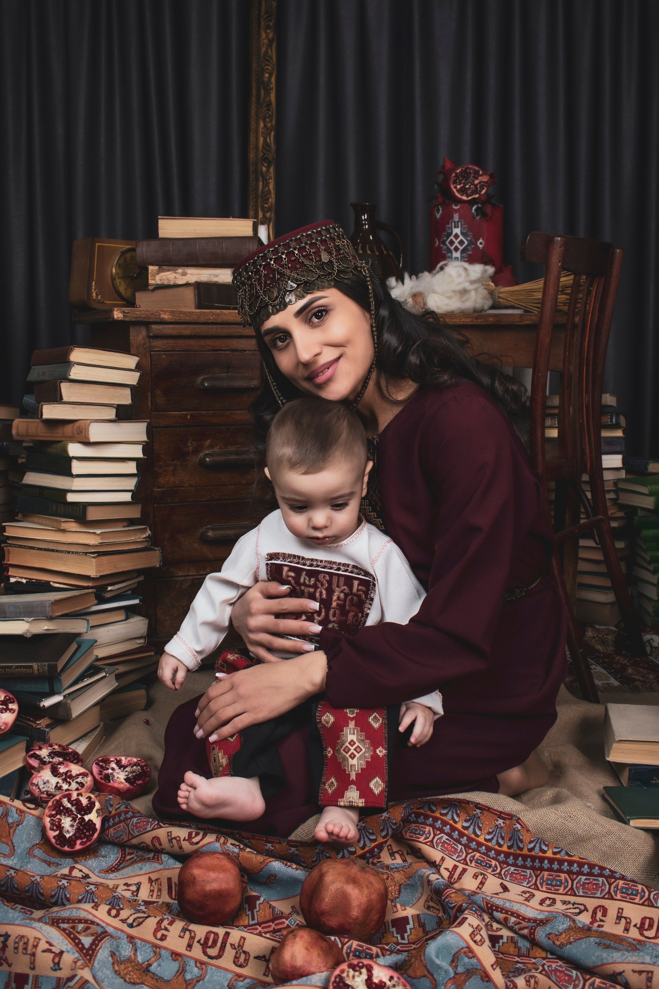 Семейная съёмка с малышами — близнецами в студии (София). Портретный фотограф Кристина Саргсян