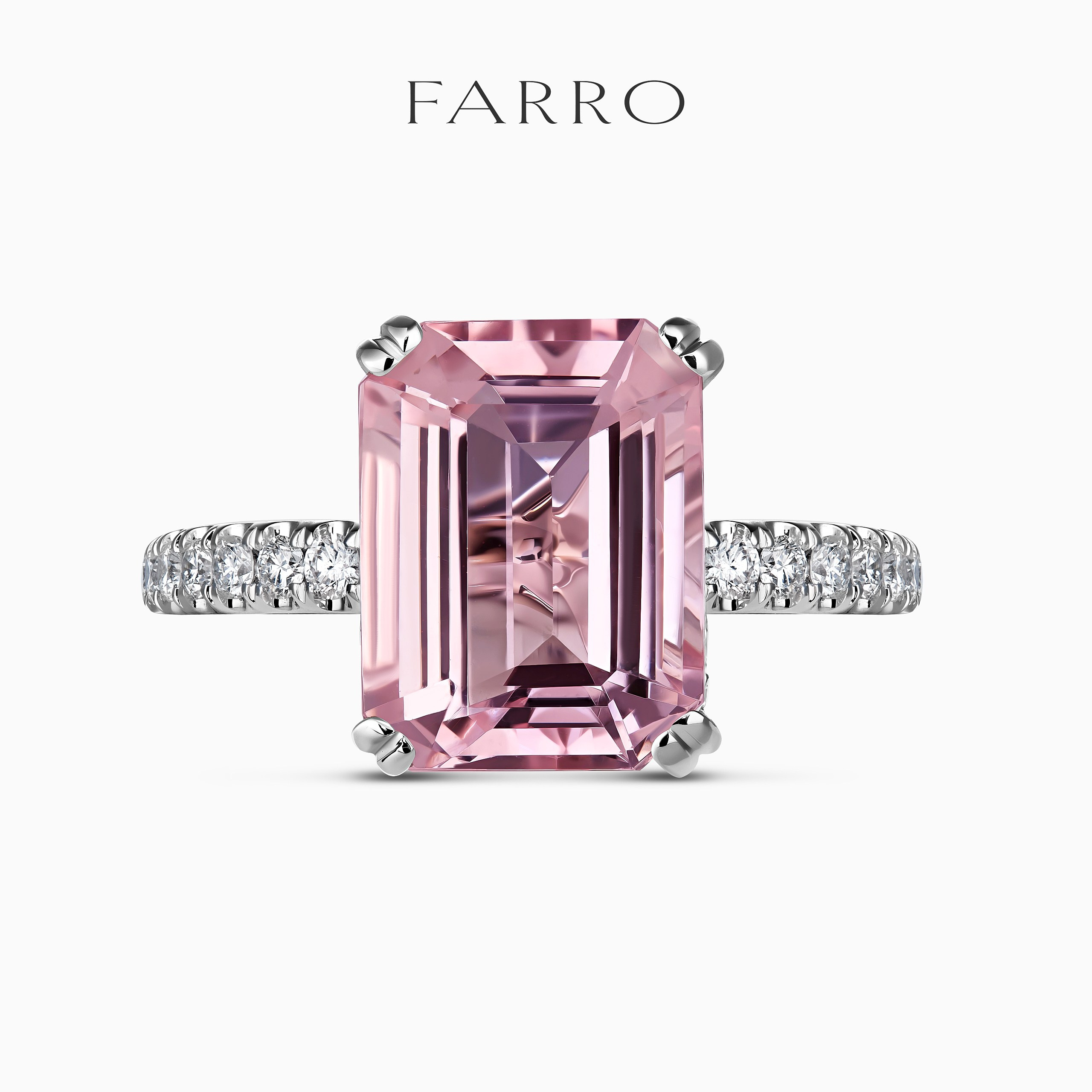 Ювелирная съёмка кольца Farro с розовым камнем — чистая передача цвета и отражений.