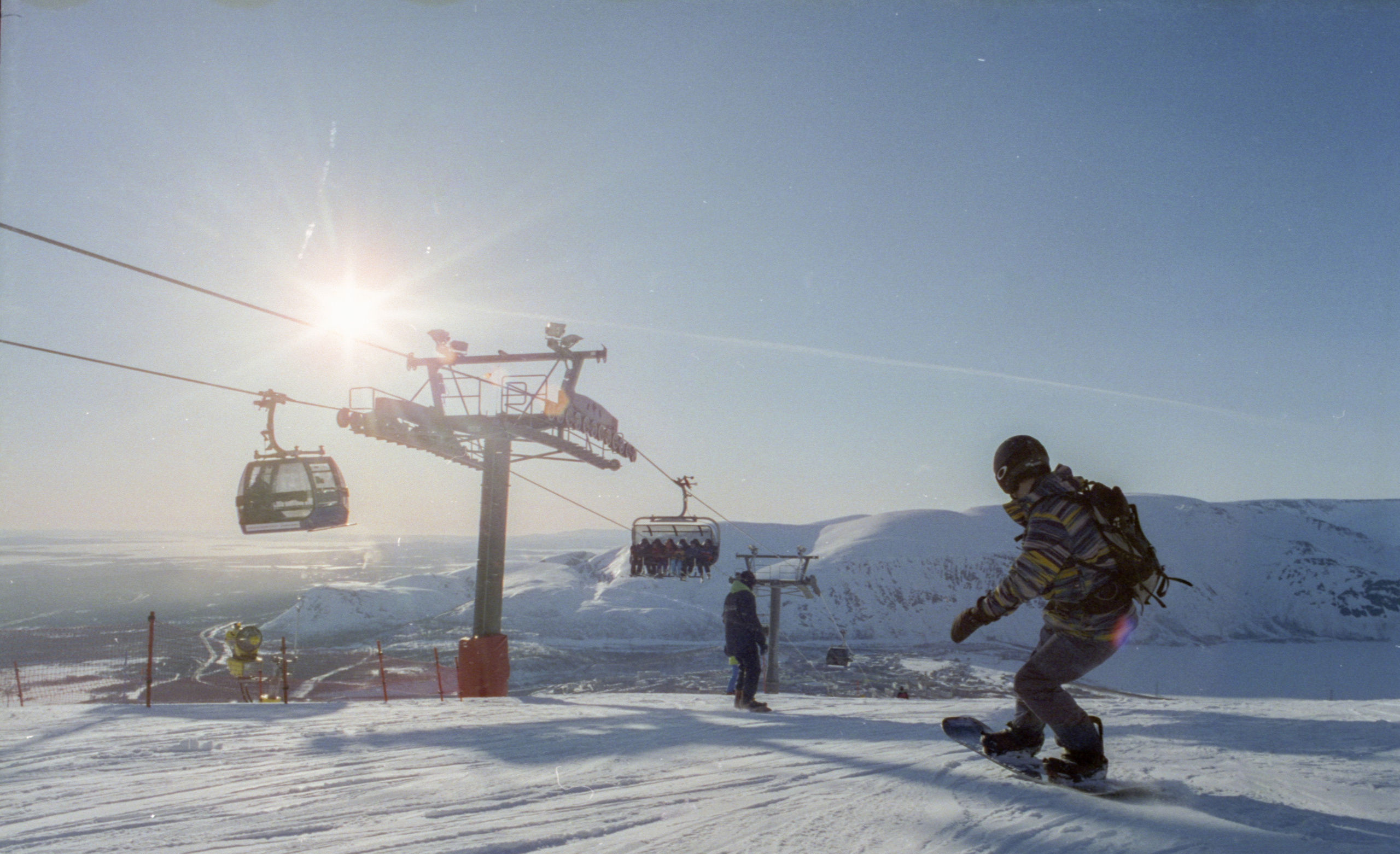 Апрельский Кировск на плёнку Reflx Lab 800T. Илья Михачёв Фотограф ПРО людей