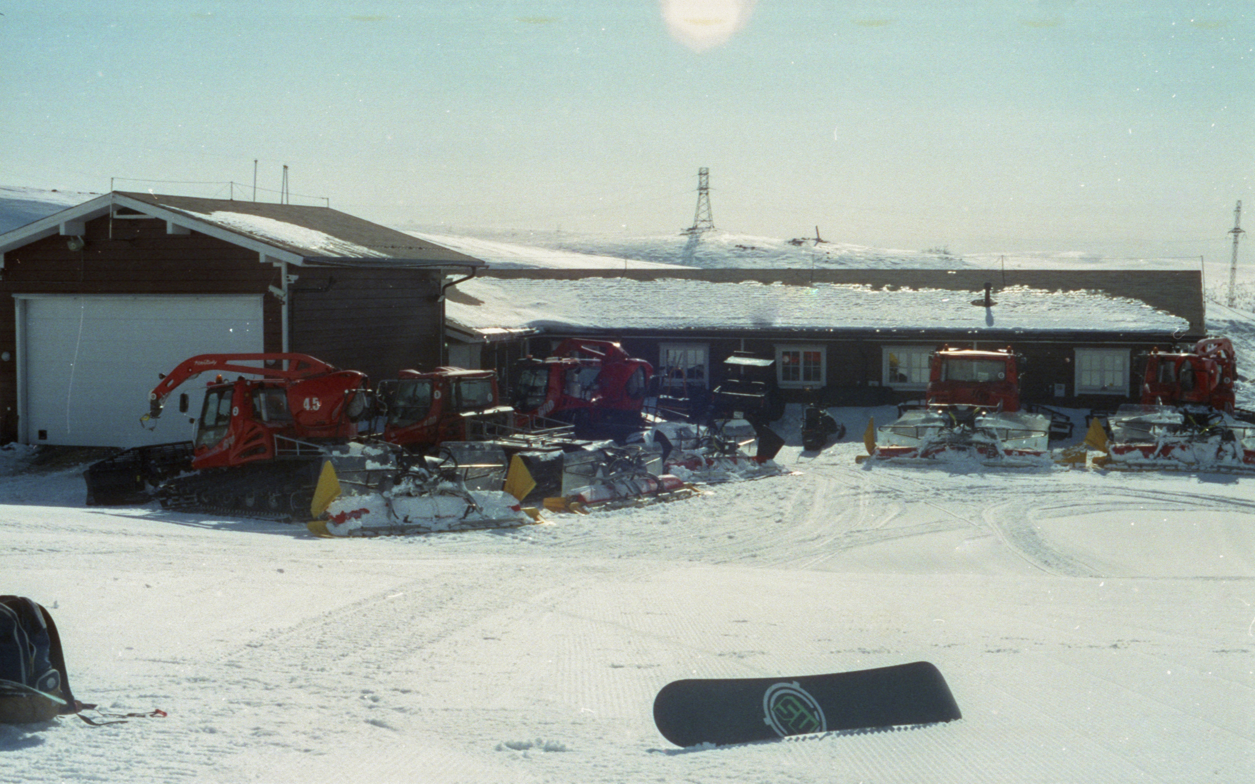 Апрельский Кировск на плёнку Reflx Lab 800T. Илья Михачёв Фотограф ПРО людей