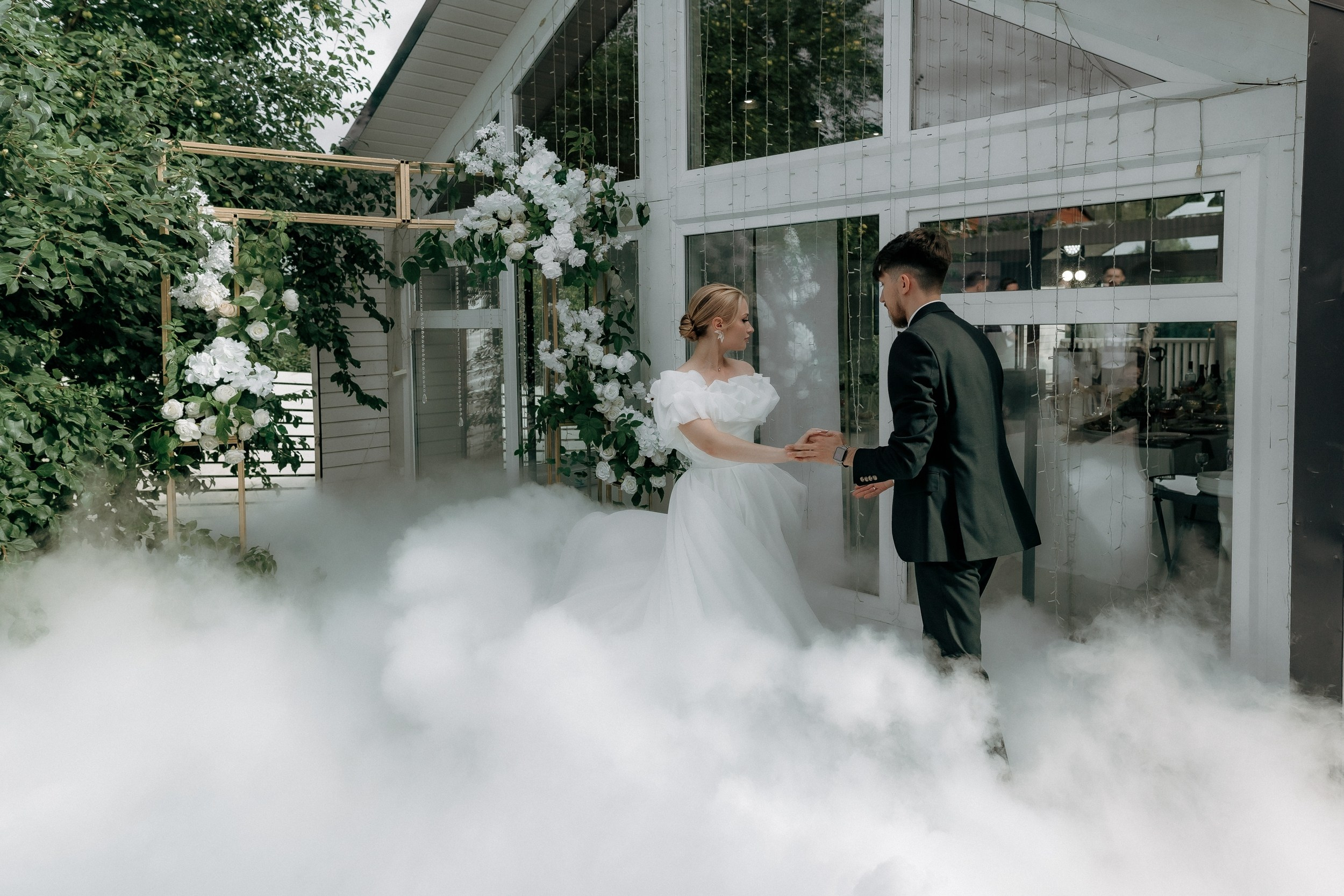 Первый танец молодожёнов. Свадебный фотограф Пермь