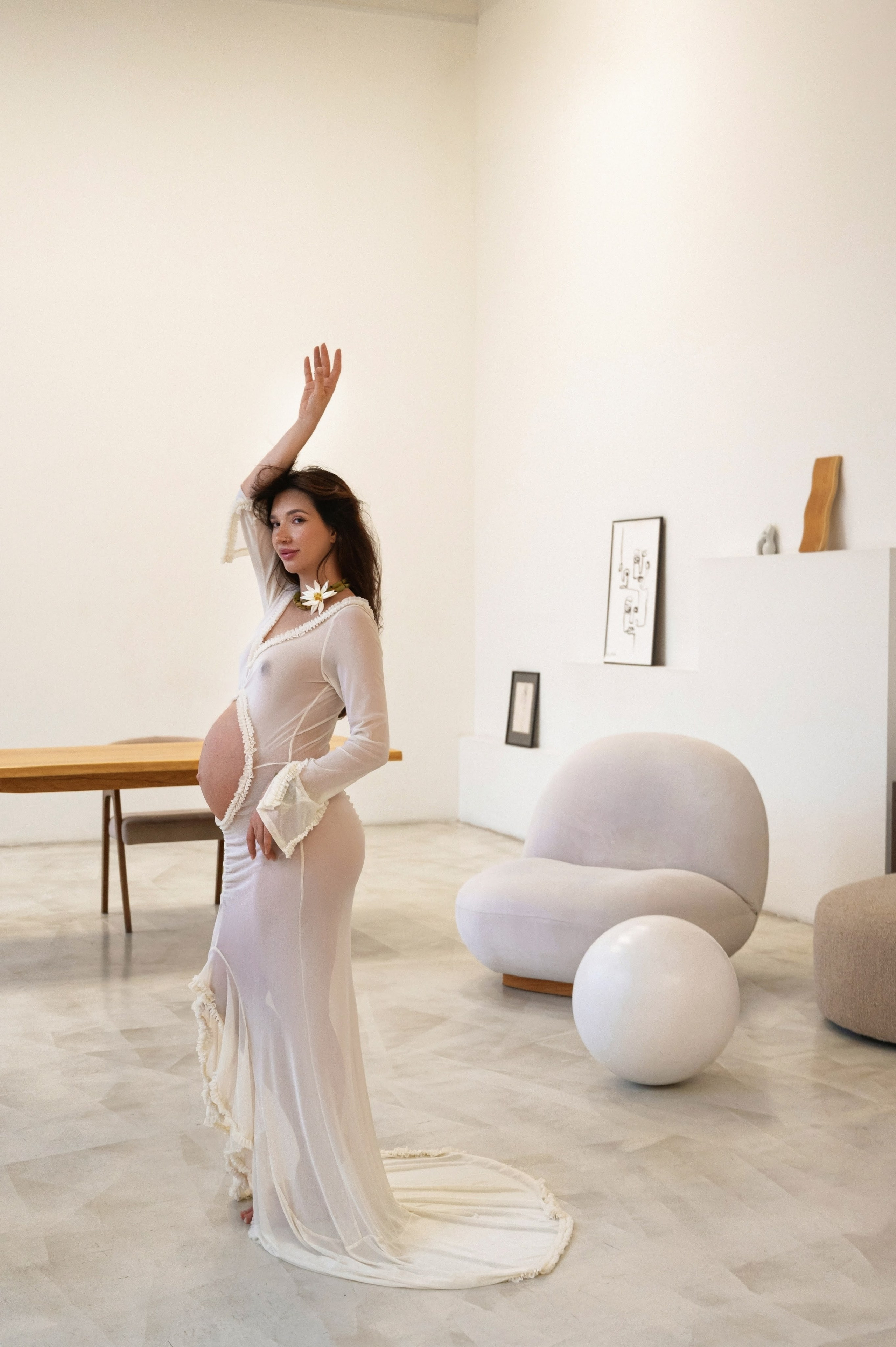 Фотосессия беременности в платьях. Профессиональный фотограф беременности в СПБ. Стильные фотосессии беременности в стиле минимализм и классическая фотография