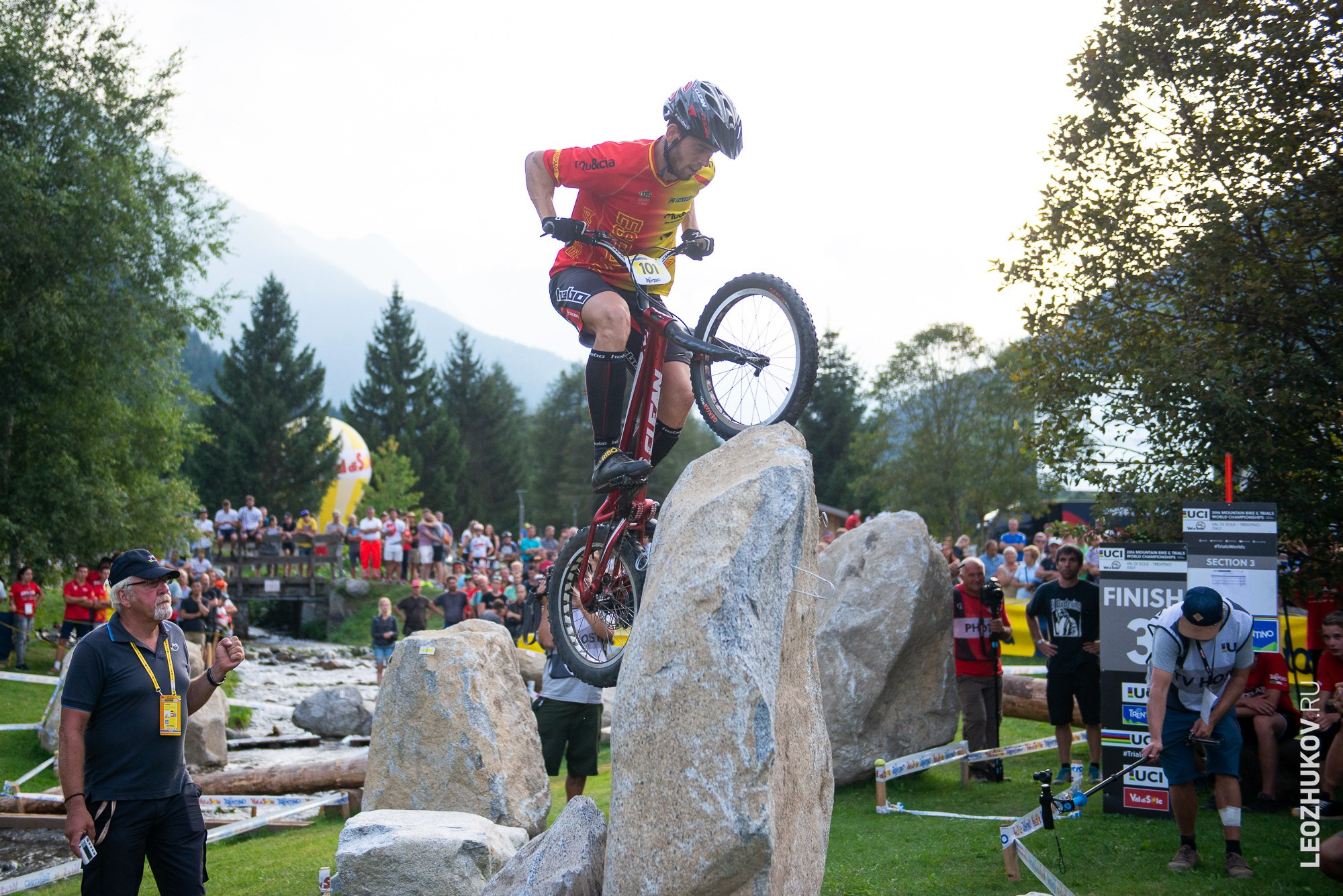 UCI Trials World Championships 2016 — finals. Sports photographer Leonid Zhukov