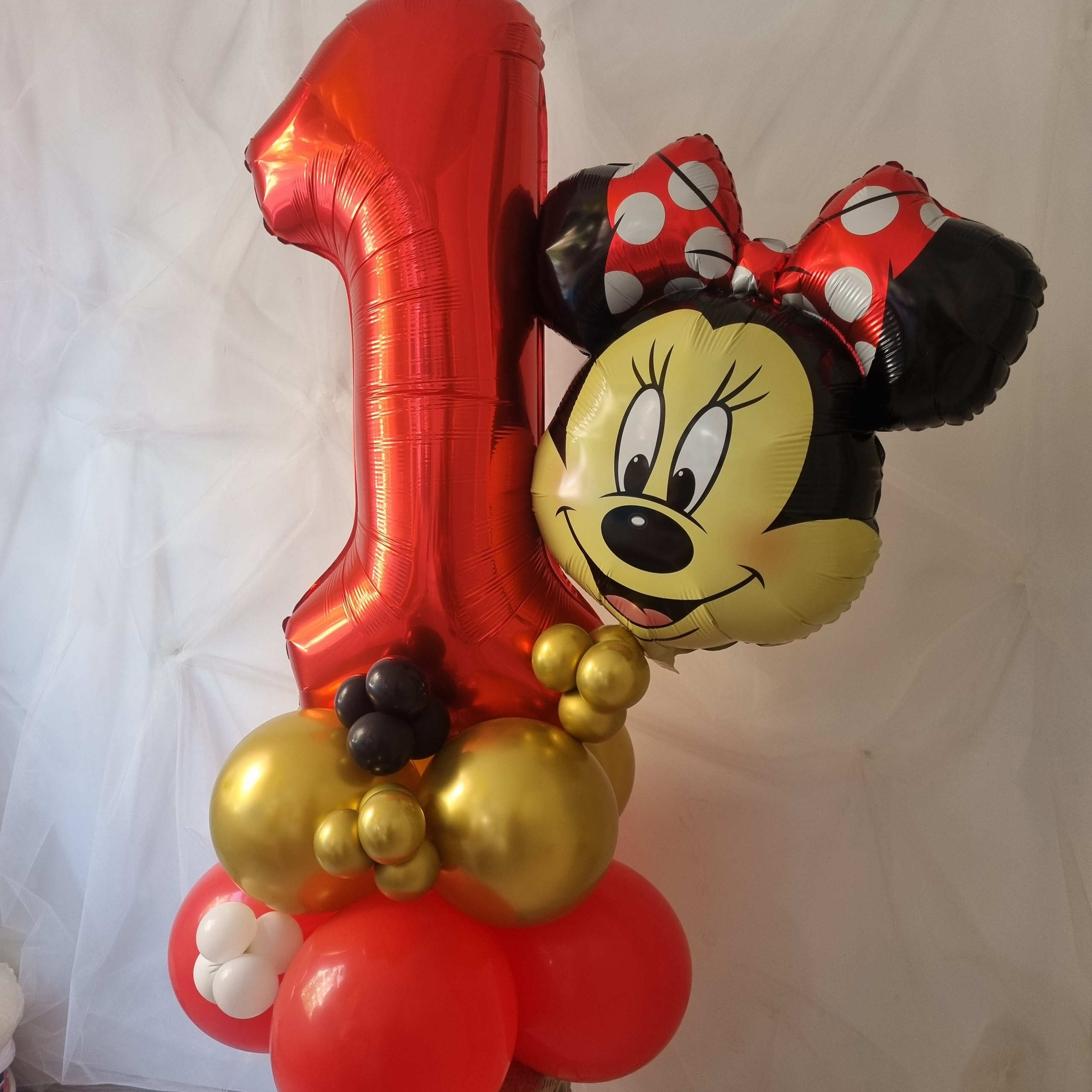 Balino prvi rodendan dostava balona Novi Sad dostava balonaBeograd. Шары с гелием, фотозоны Нови Сад Белград. Balone i dekoracije od balona Novi Sad Beograd