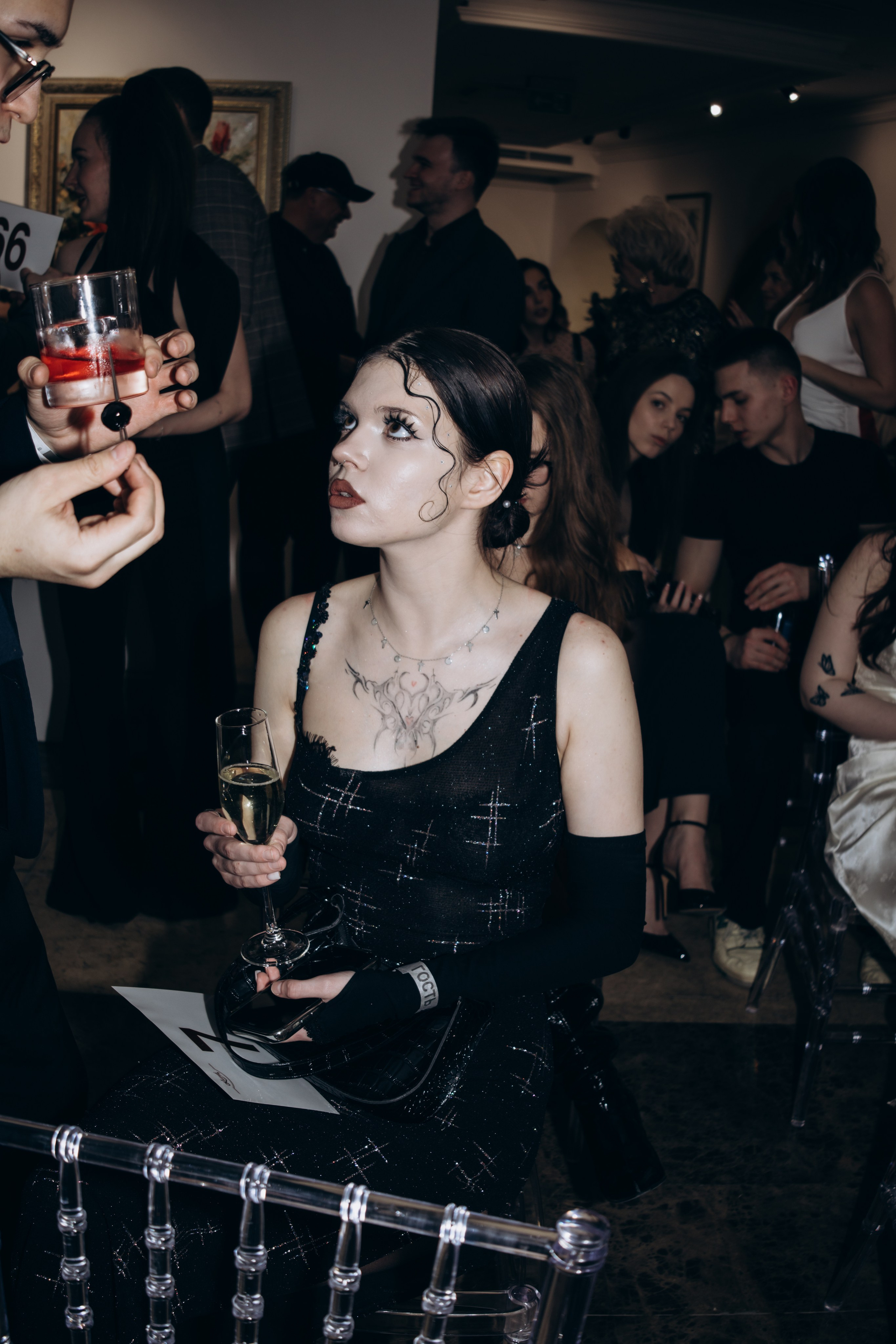 репортаж выставки художницы дарьи санатиной в москве