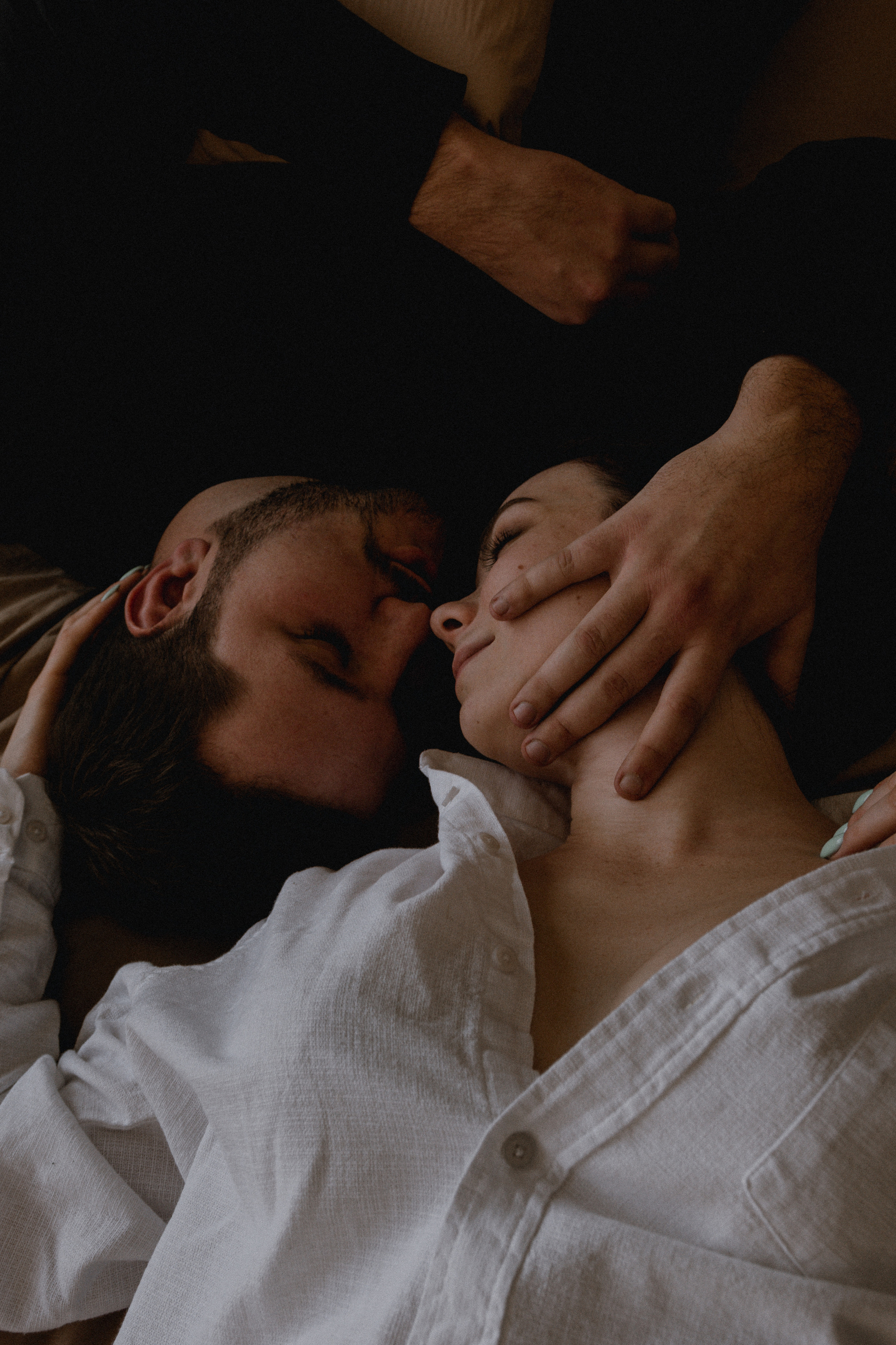 Парная фотосессия в стиле минимализм Алматы