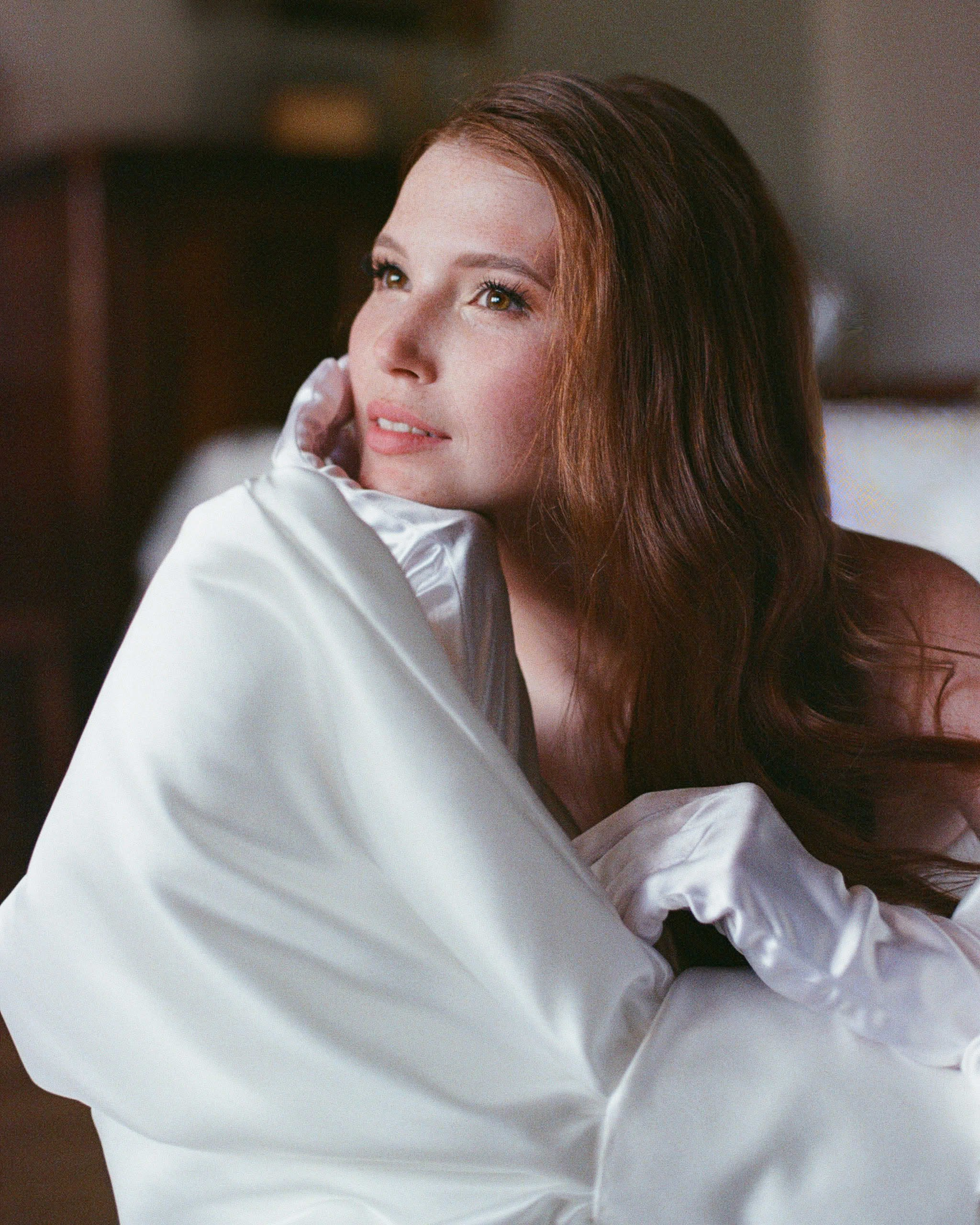 Портрет невесты, кадр на плёнку с естественным настроением