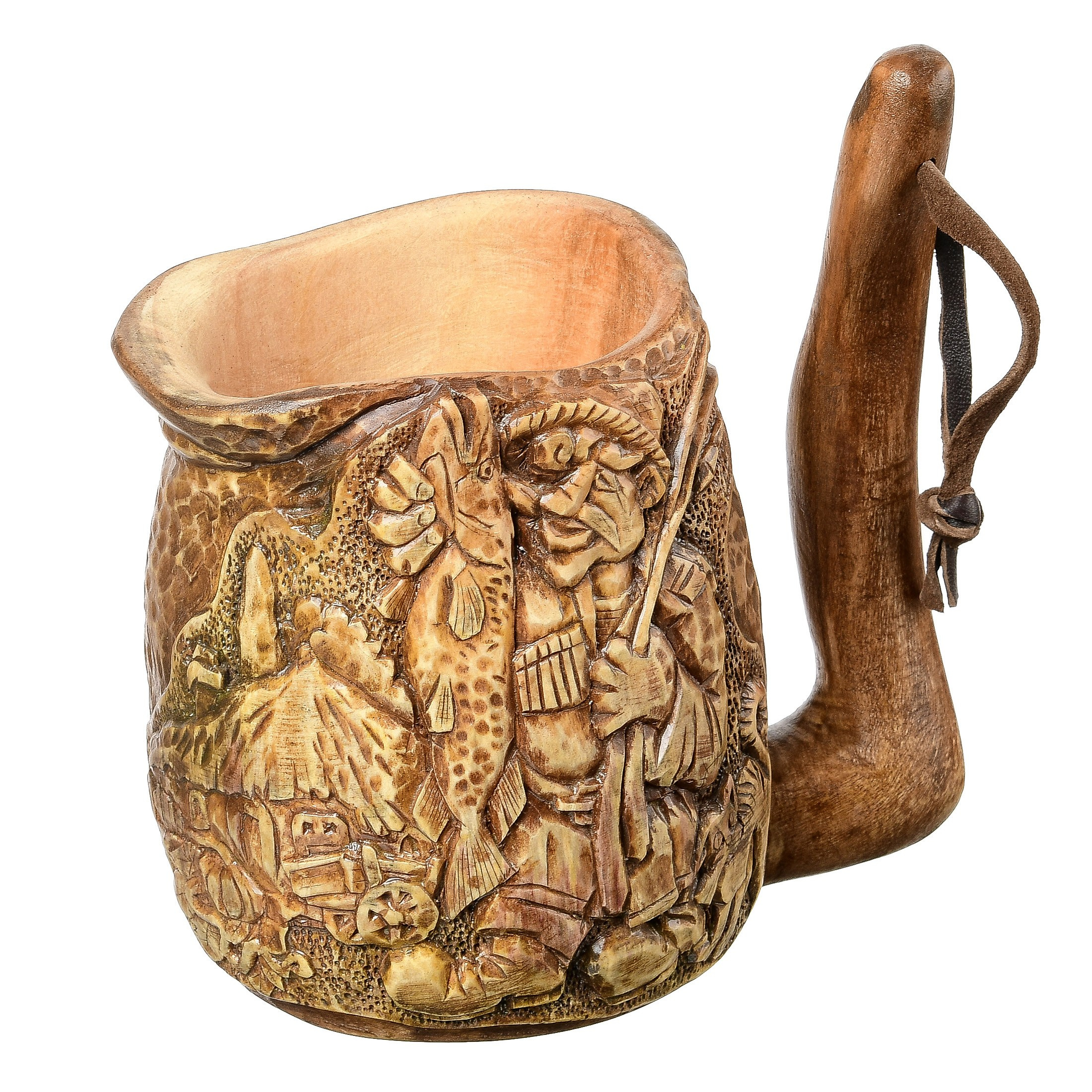 деревянная кружка с изображением рыбака, поймавшего рыбу