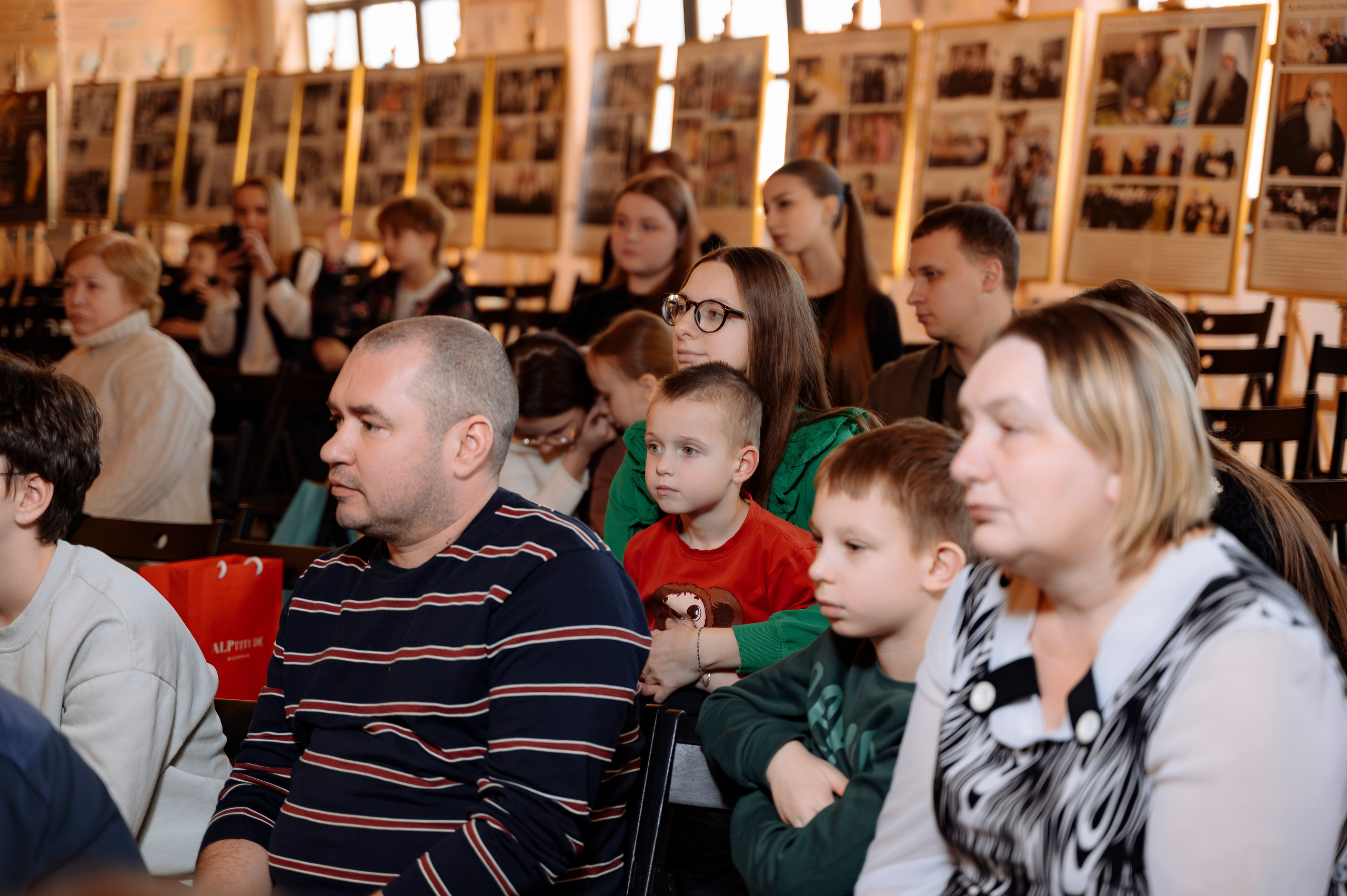 Репортажная съемка, съемка мероприятия, проект factor.by, финалист factor.by, Шамхал Хачатурян, Ибрагим Карасов, фактор бай, фотограф Ольга Шаповалова, съемка фанатов, минск, беларусь