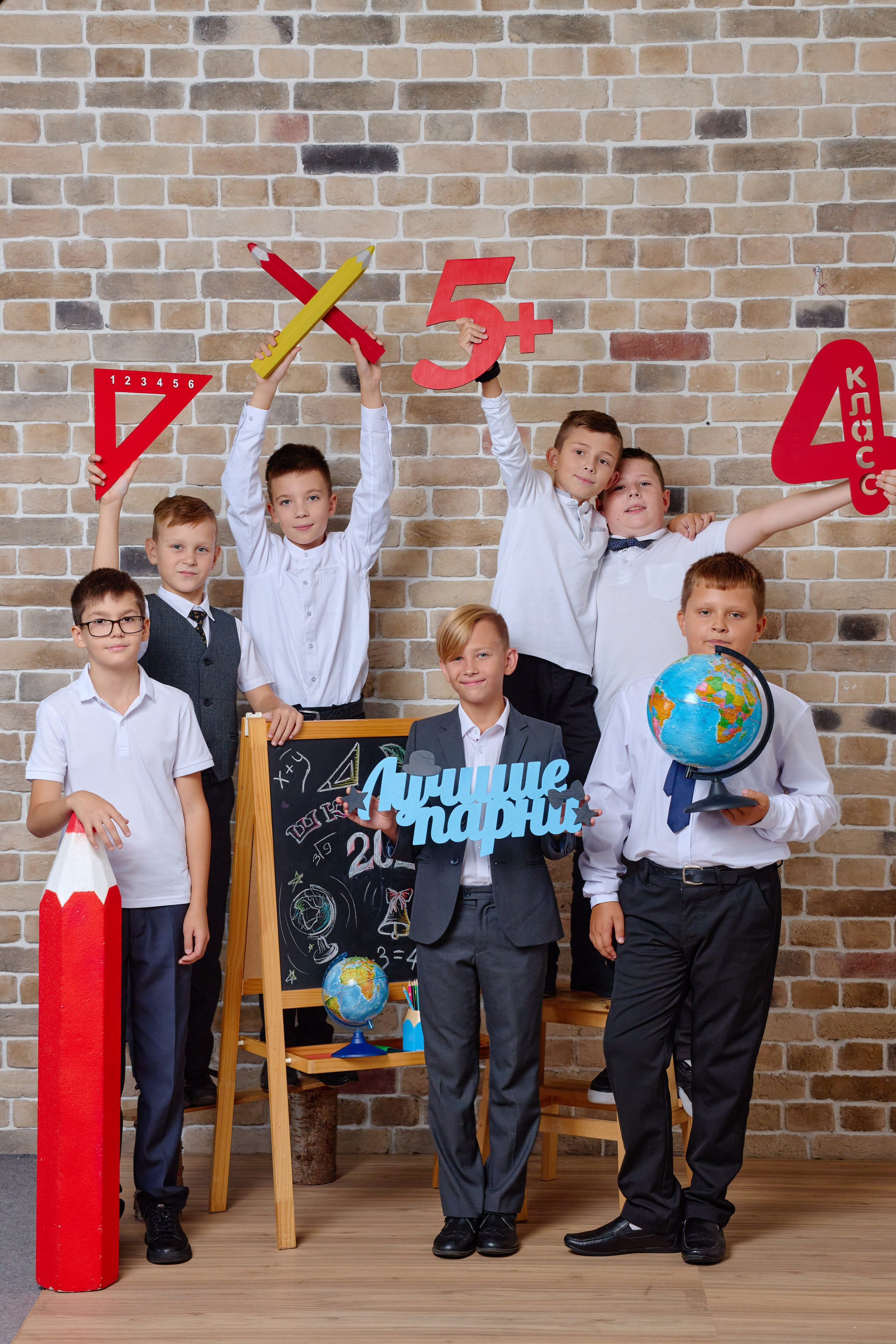 Сьемка 4 класса в студии на Выпускной Альбом. Фотограф Выпускные альбомы Таганрог Сергей Коробченко