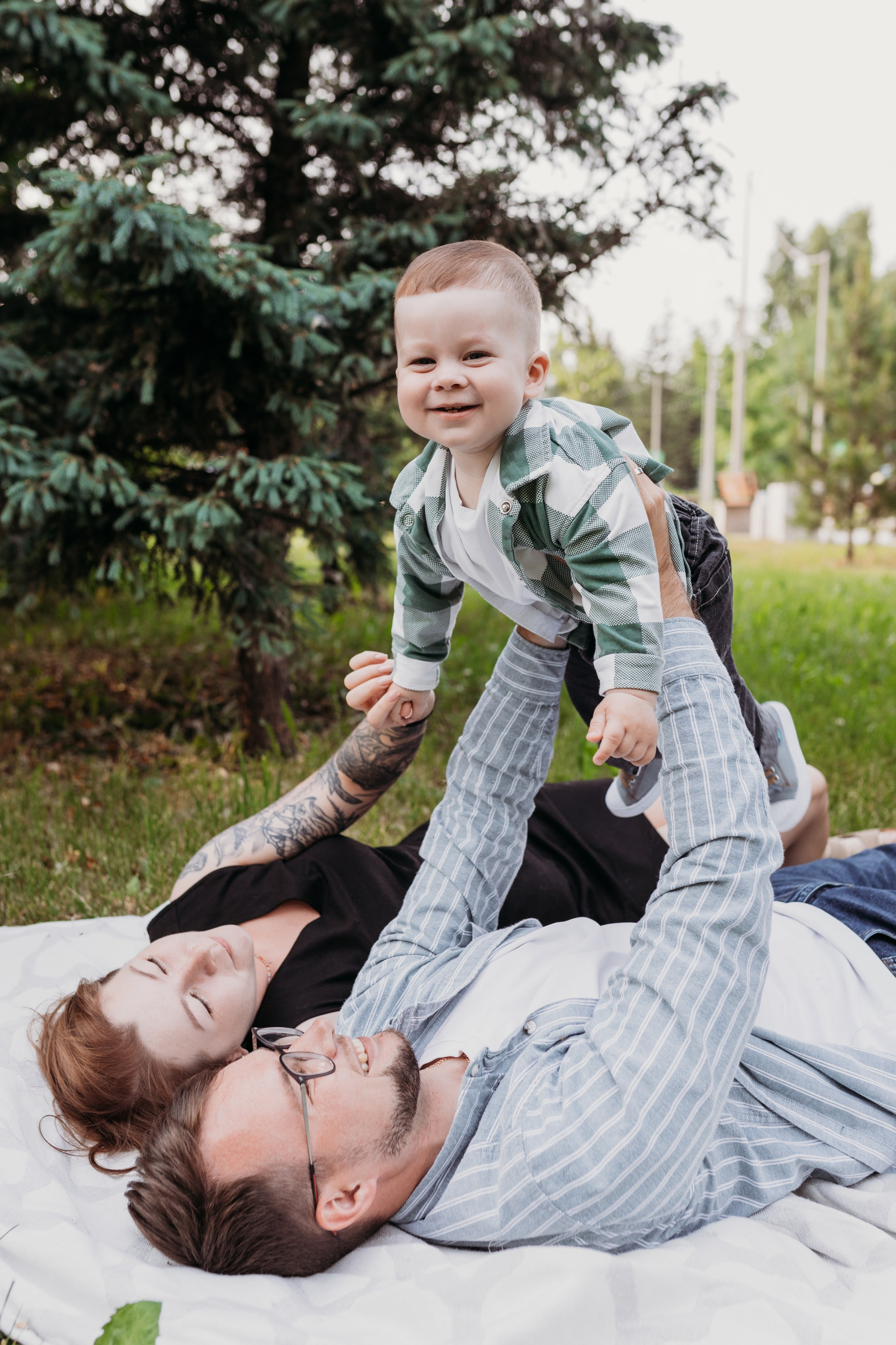 Семейные фотосессии на улице Барнаул. Фотограф новорожденных в г. Барнаул Ренпенинг Катерина