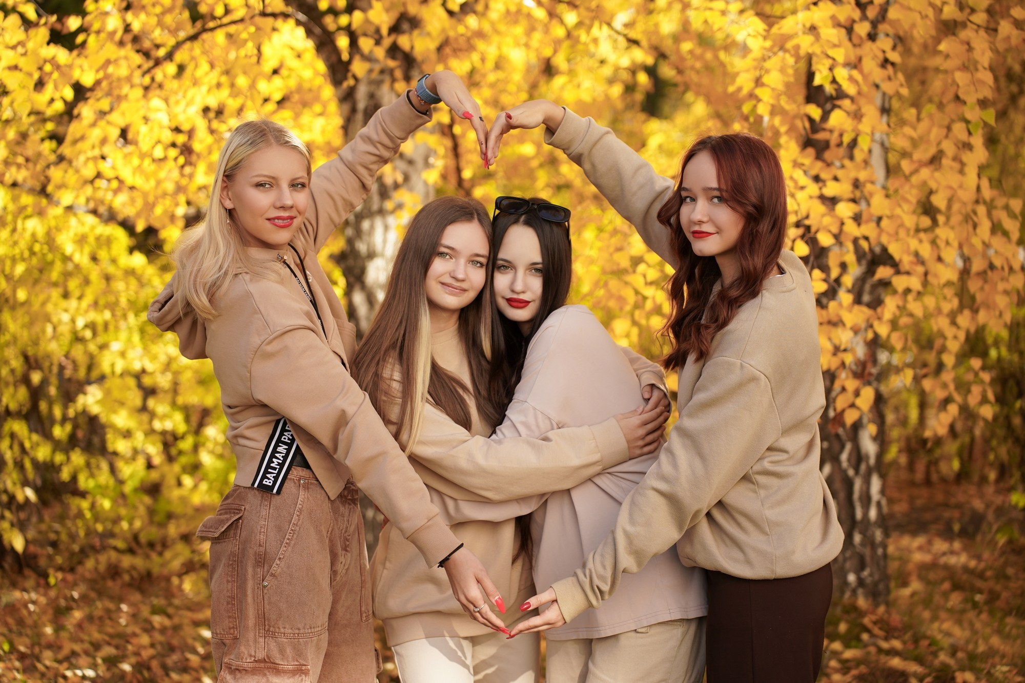 Идеи для школьной фотосессии осенью: 9 и 11 класс. СИГМА | Студия выпускных альбомов Красноярск