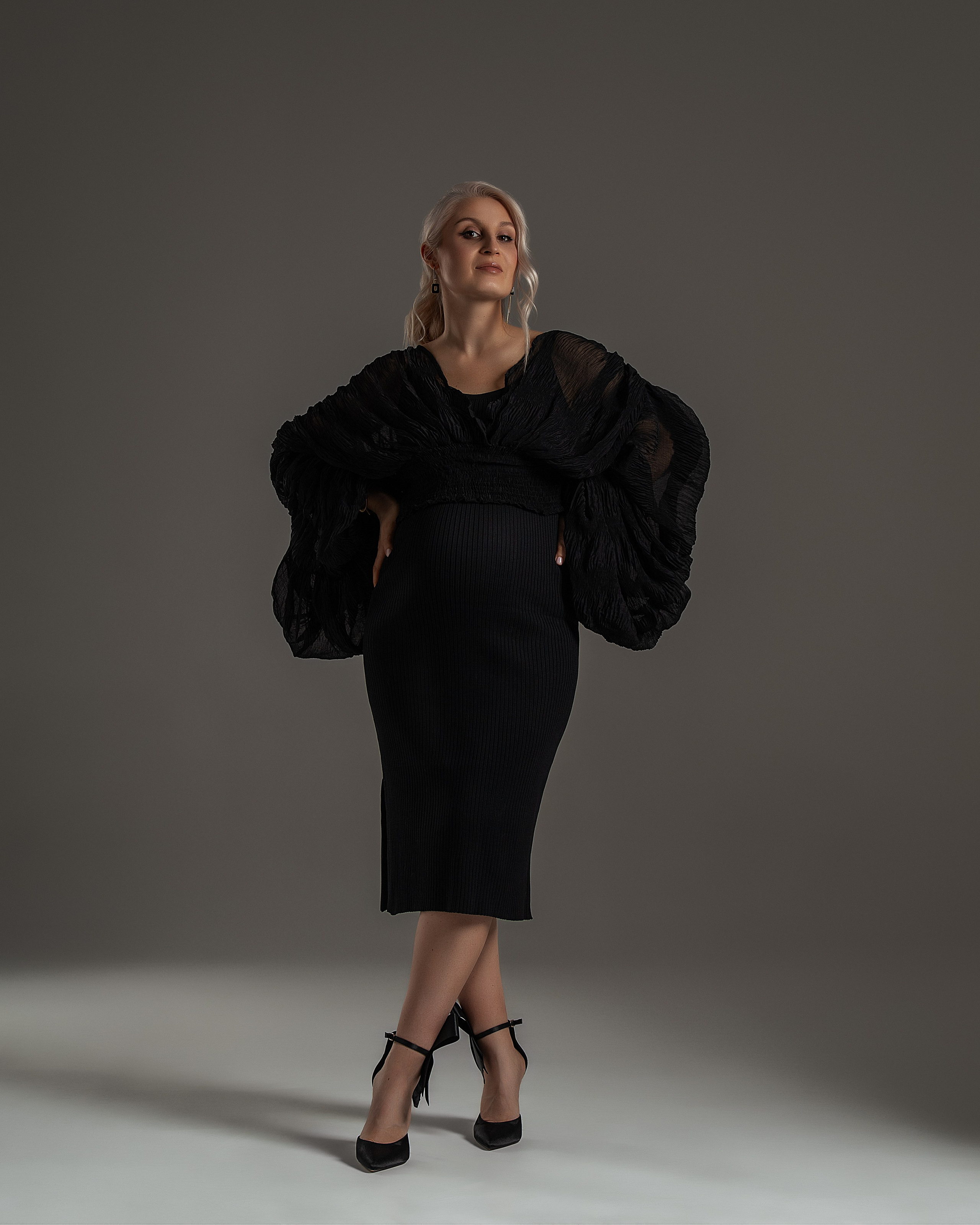 Фотосессия беременности на циклораме. Женский фотограф в Москве Богдашкина Динара