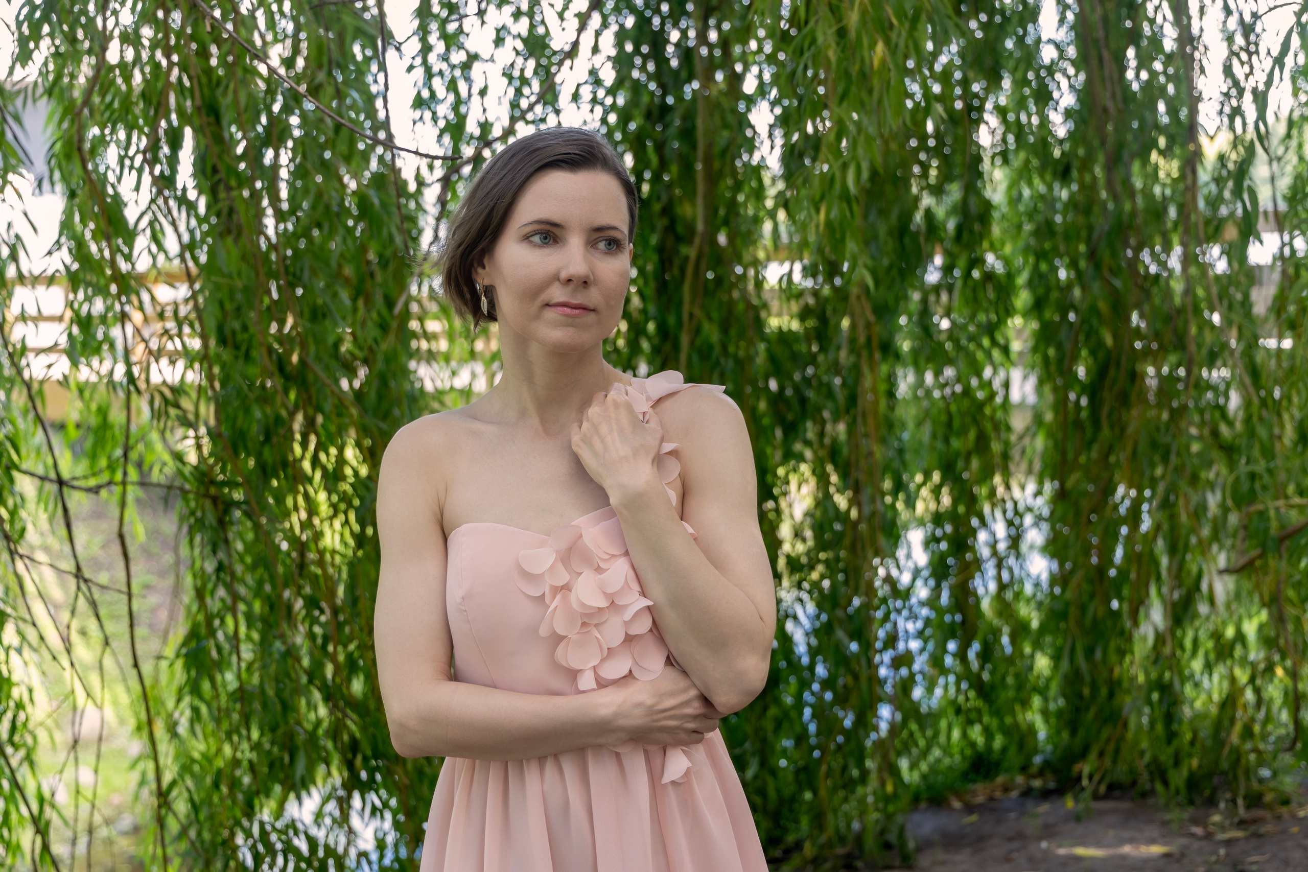 Фотосессия на новой набережной Коломенского: нежность, цветы и вдохновение. Репортажный, семейный и студийный фотограф в Москве Демин Алексей