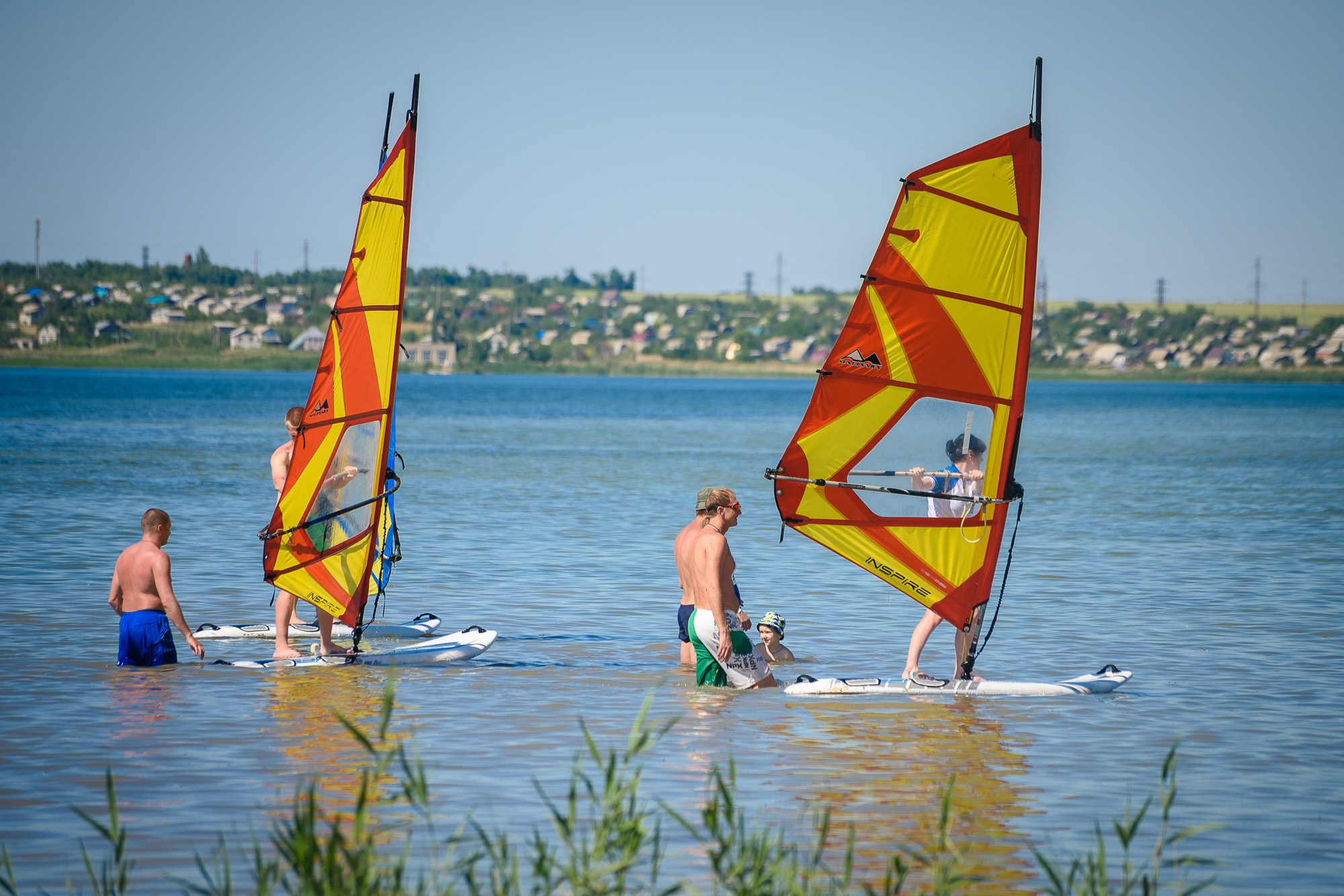 Два виндсёрфа на фоде
