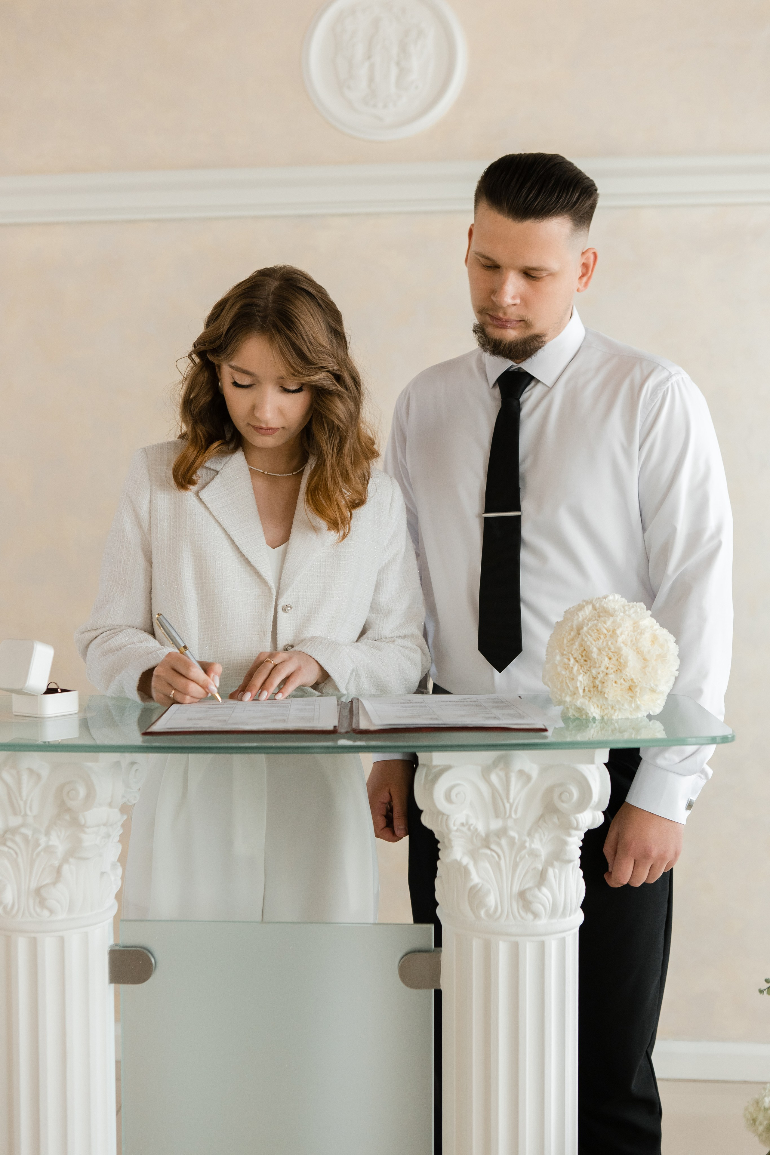 Отдел ЗАГС Администрации Центрального района. Видеосъемка и фотосъемка свадеб. Фотограф и оператор на свадьбу. Видеосъемка подкастов, собственная видео-фотостудии. Предметная фотосъемка