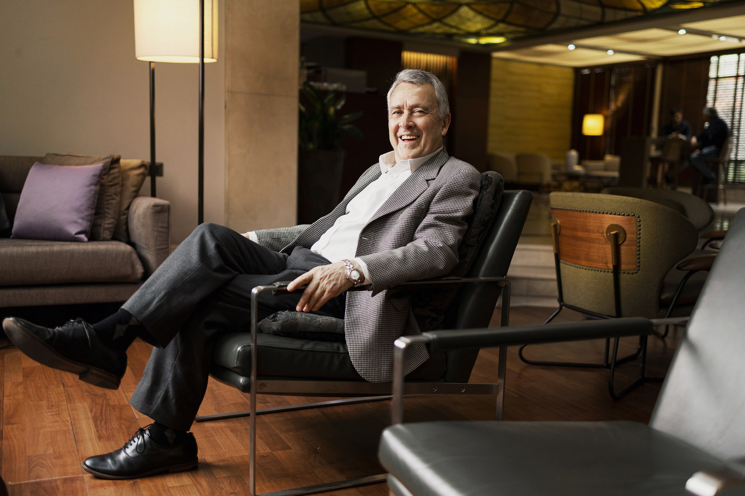 Fotografía Corporativa y Retratos Profesionales en Santiago, Chile. Retrato formal. Fotos Profesionales para LinkedIn, Empresas. Fotógrafa en Santiago, Chile | Julia Zalnova