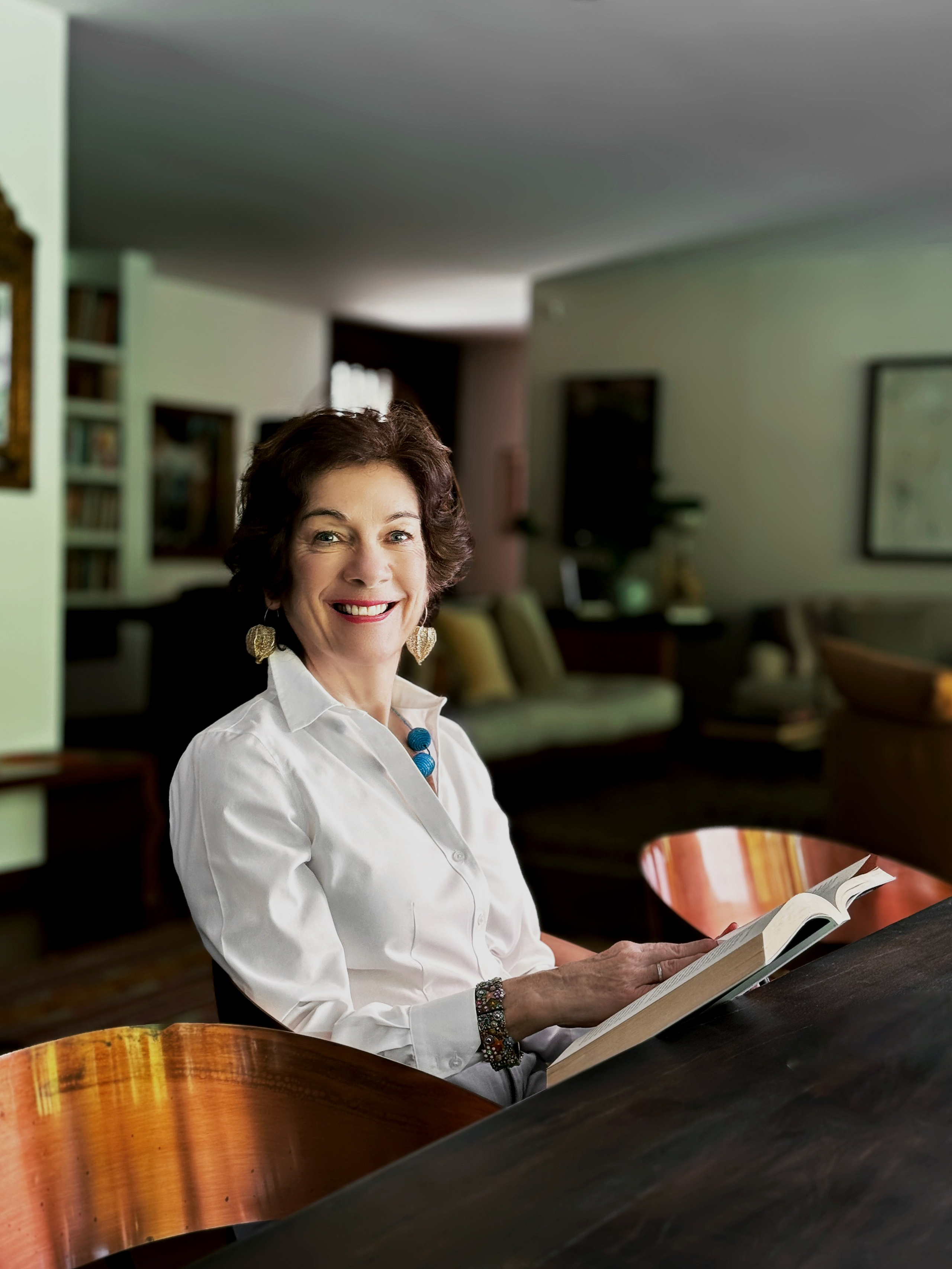 Fotografía Corporativa y Retratos Profesionales en Santiago, Chile. Retrato formal. Fotos Profesionales para LinkedIn, Empresas. Fotógrafa en Santiago, Chile | Julia Zalnova