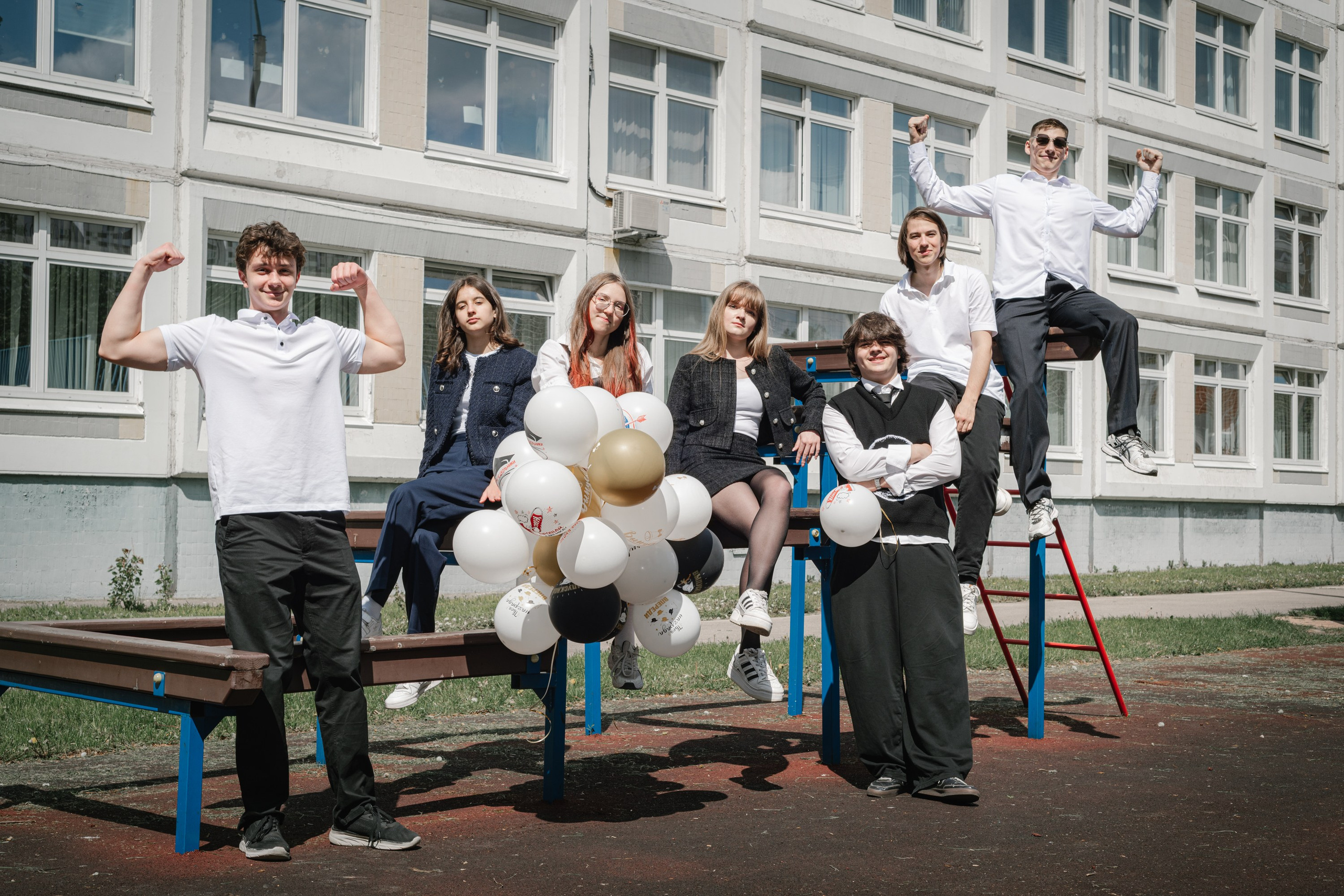 Выпускной альбом 9А класса — фотосессия, видео, репортаж и пожелания в Москве. MILATE — выпускные альбомы, фотосессии и видео в Москве