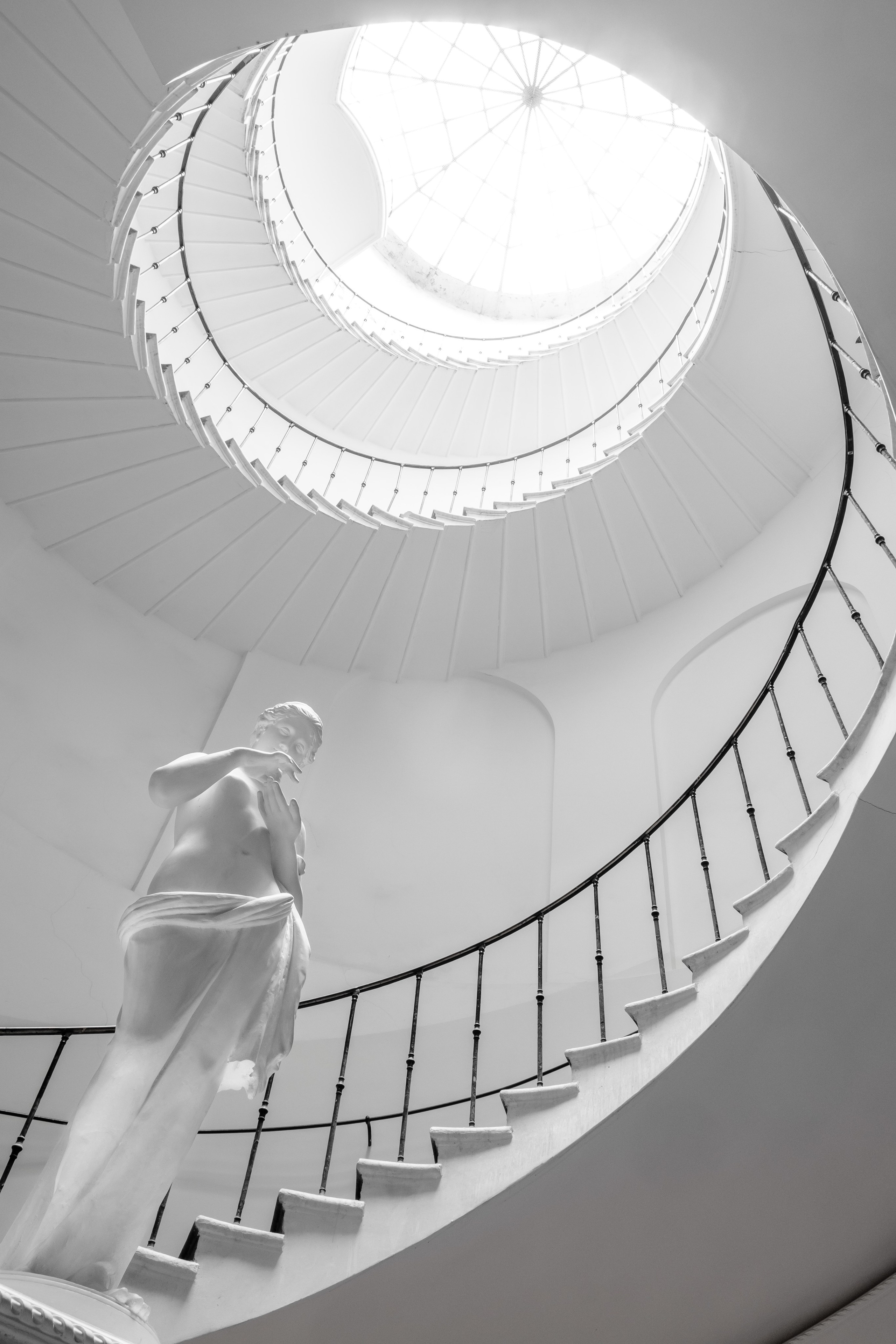 Галерея работ в жанре пейзажа, городского пейзажа и архитектуры. Покупка лицензий для коммерческого использования. Интерьерный фотограф в Санкт-Петербурге Михаил Азаров. Печать и продажа фотографий