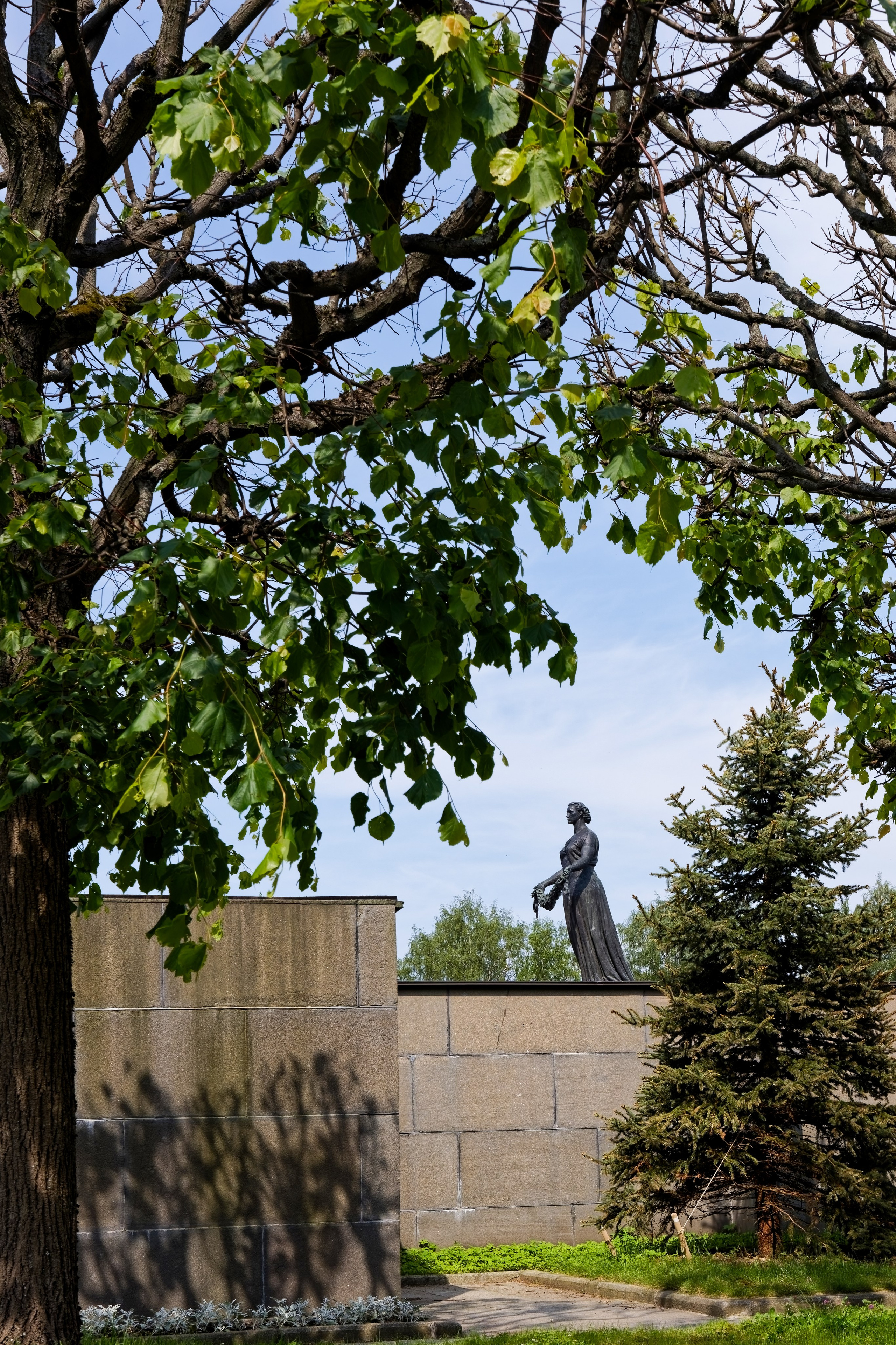 Пискаревское мемориальное кладбище. Санкт-Петербург, проспект Непокорённых, 72. ОКНФЗ 781610573180026