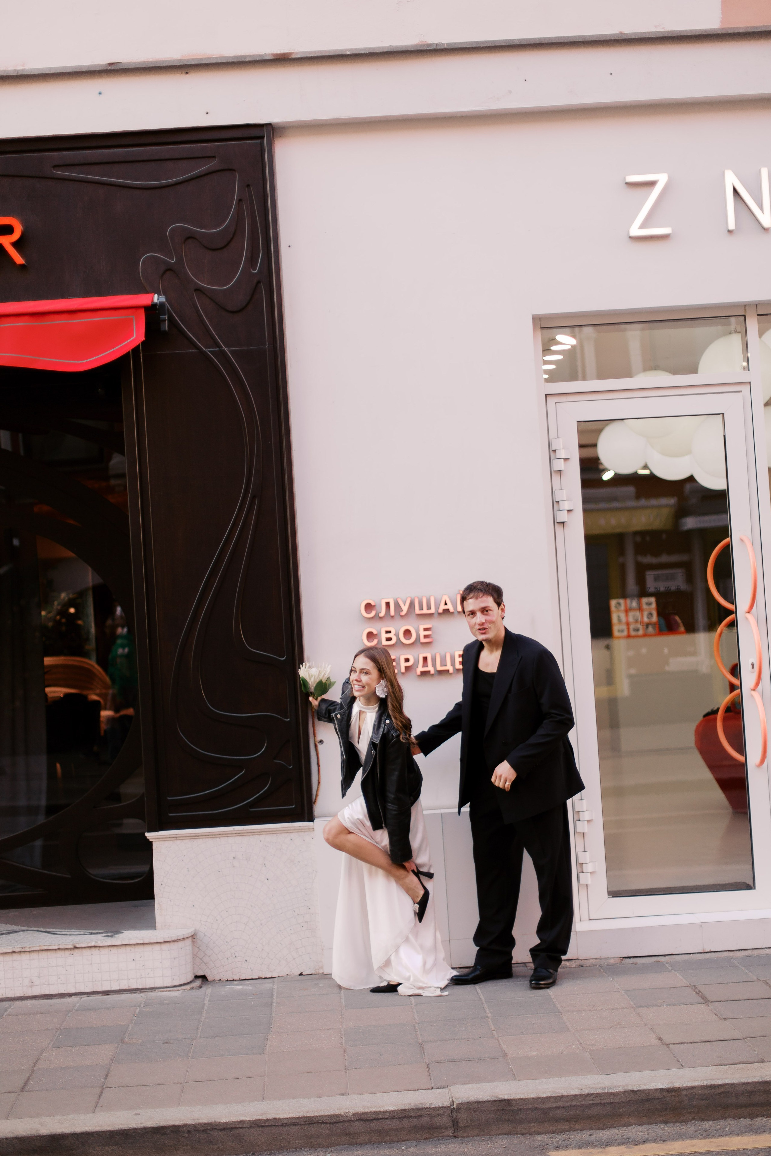 Свадебная прогулка по Патриаршим Прудам, свадебный фотограф Москва