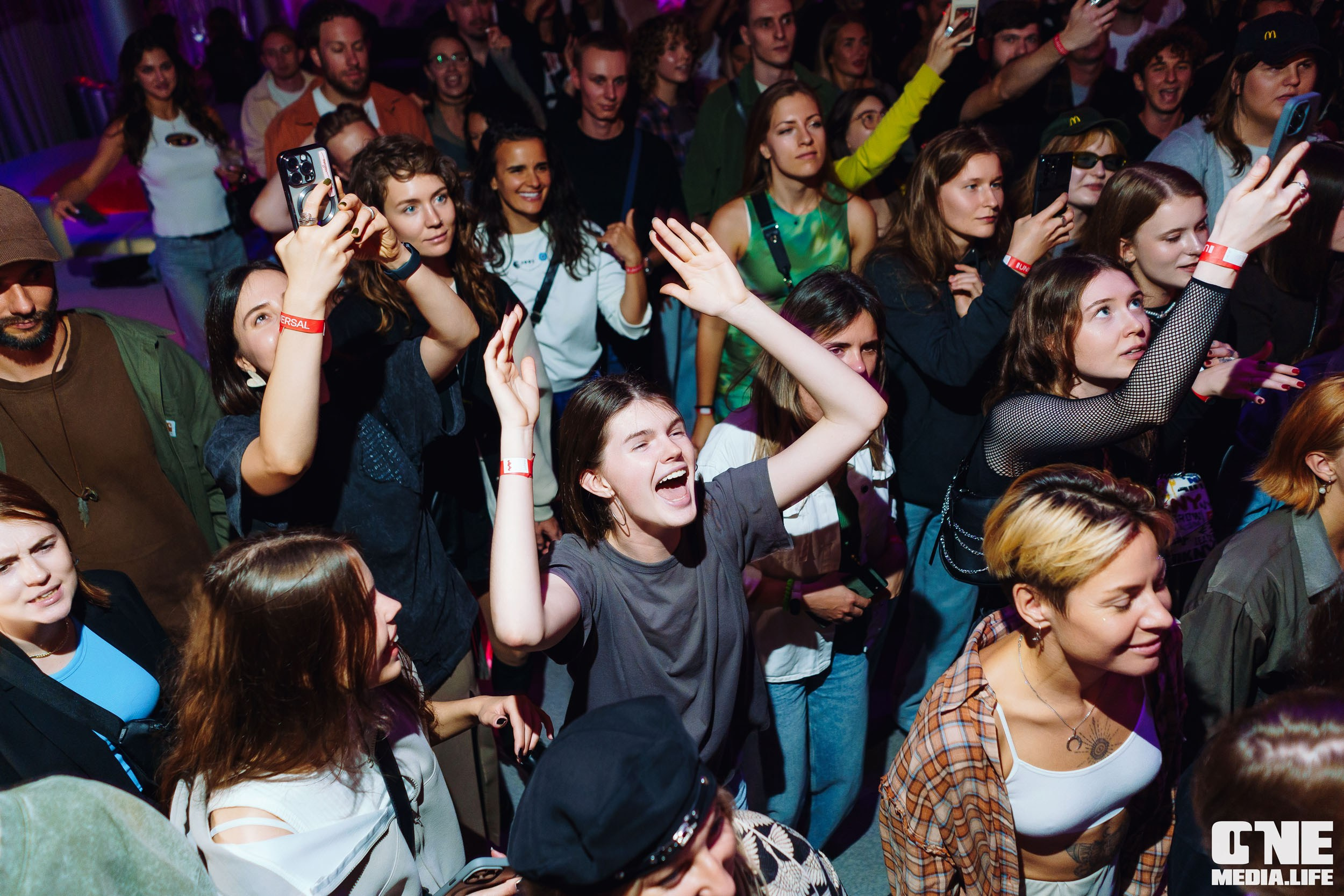 Фоторепортаж из клуба UNIVERSAL. One Media Life: фоторепортажи, фотоотчеты с мероприятий и заведений