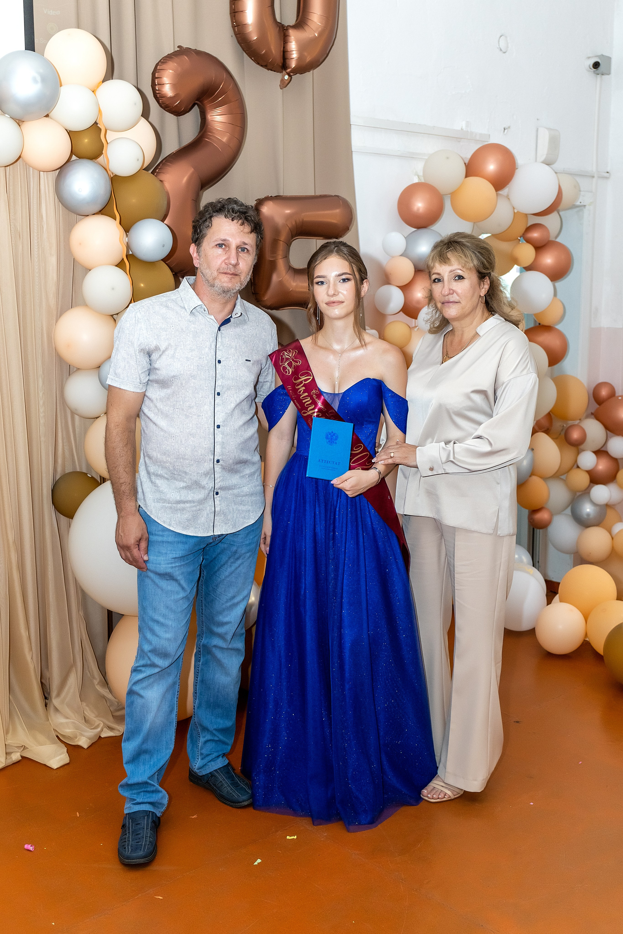 Выпускной. Школа 22, 11 класс. Стильный выпускной альбом Владивосток фотограф Вероника Мигачева