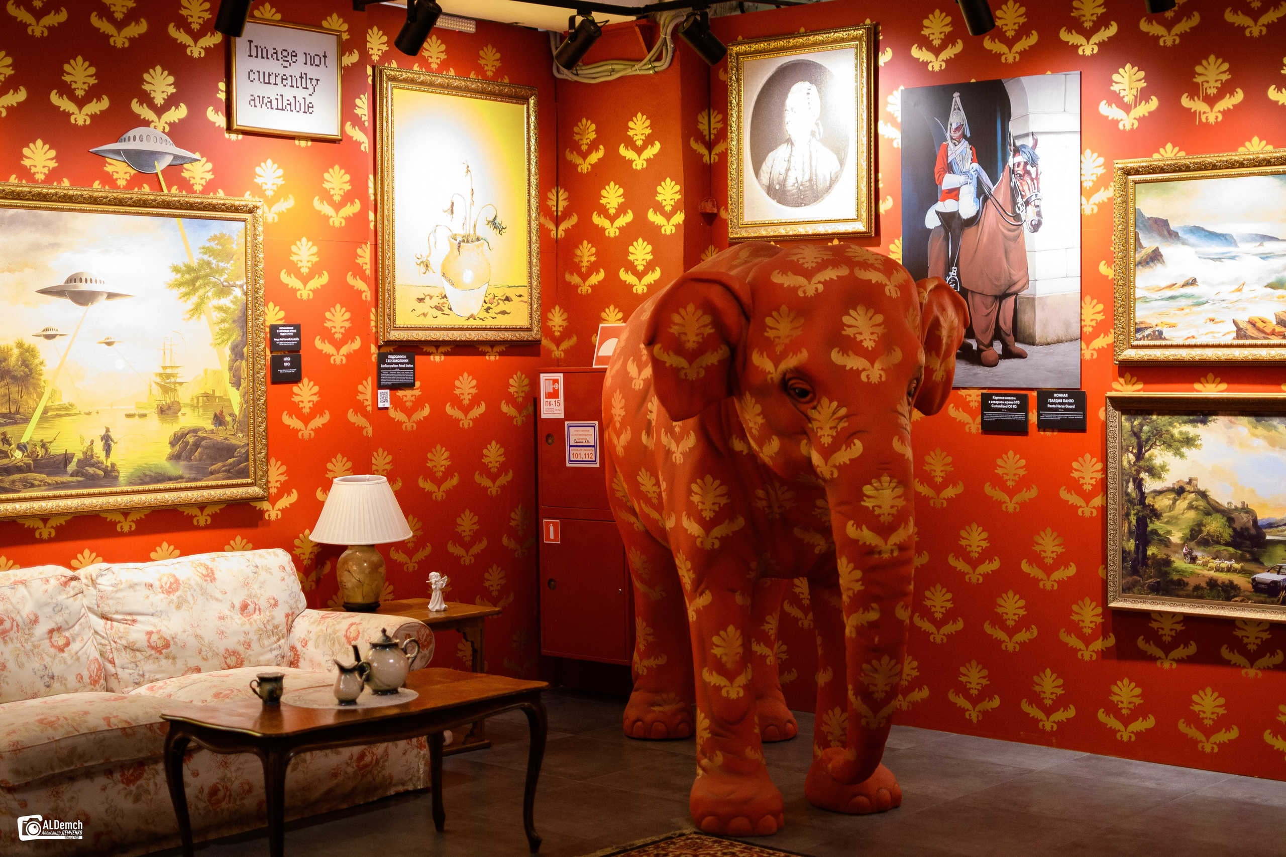 Фотографии с выставки «Найти Бэнкси» на ВДНХ в Москве