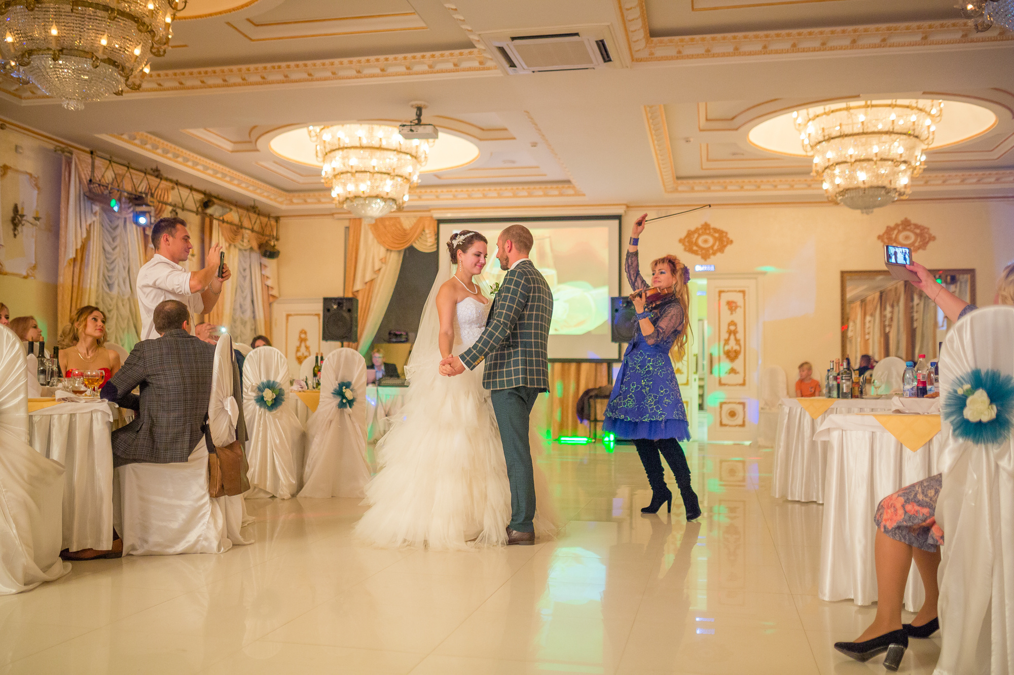 первый танец молодых