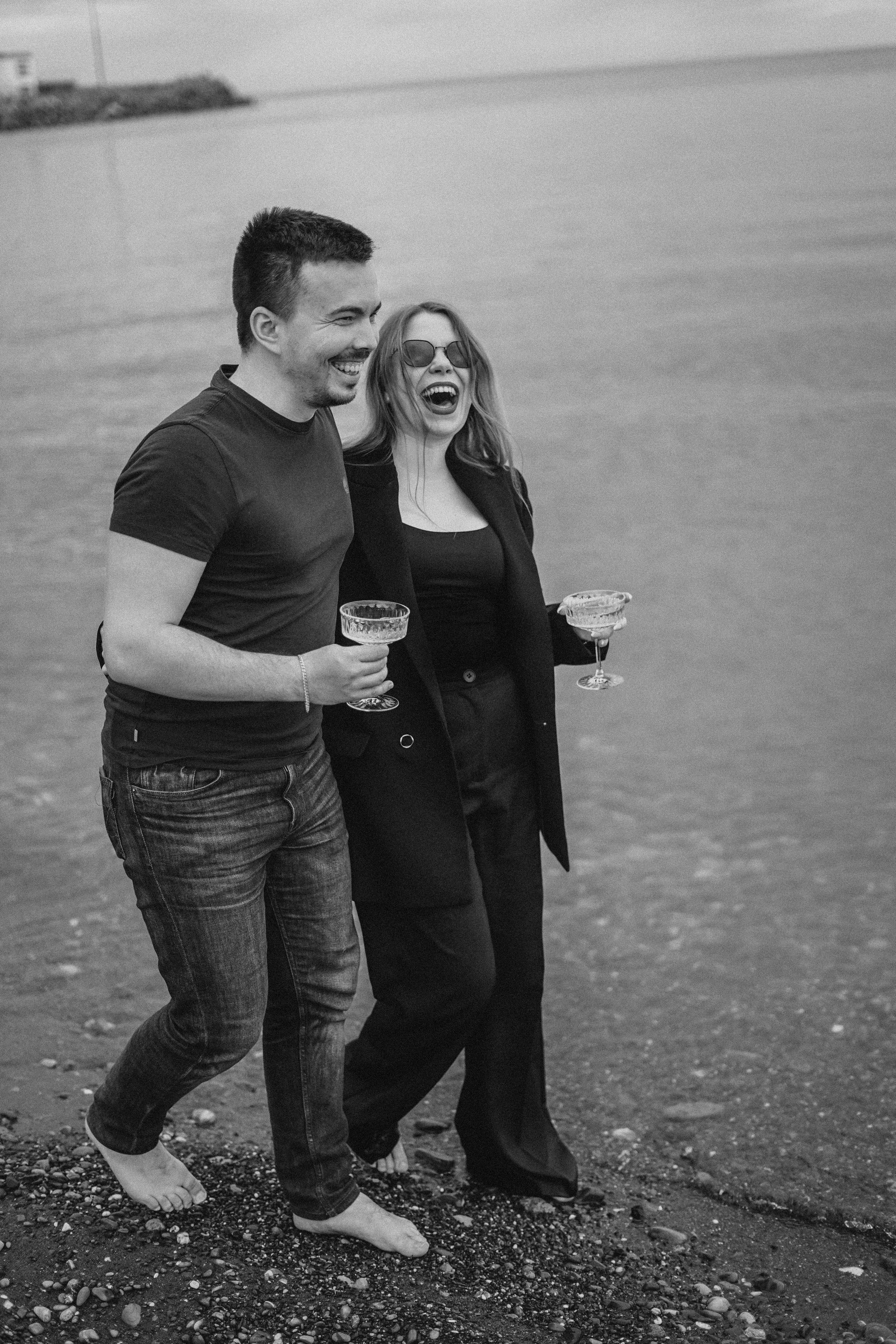 Даша и Артём на пляже Ривьера. Фотограф в Сочи и Абхазии | Фототуры | September Air