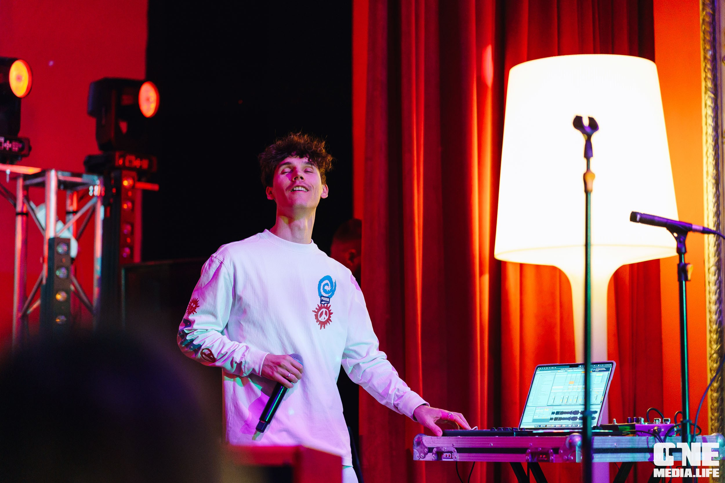 Фоторепортаж из клуба UNIVERSAL. One Media Life: фоторепортажи, фотоотчеты с мероприятий и заведений