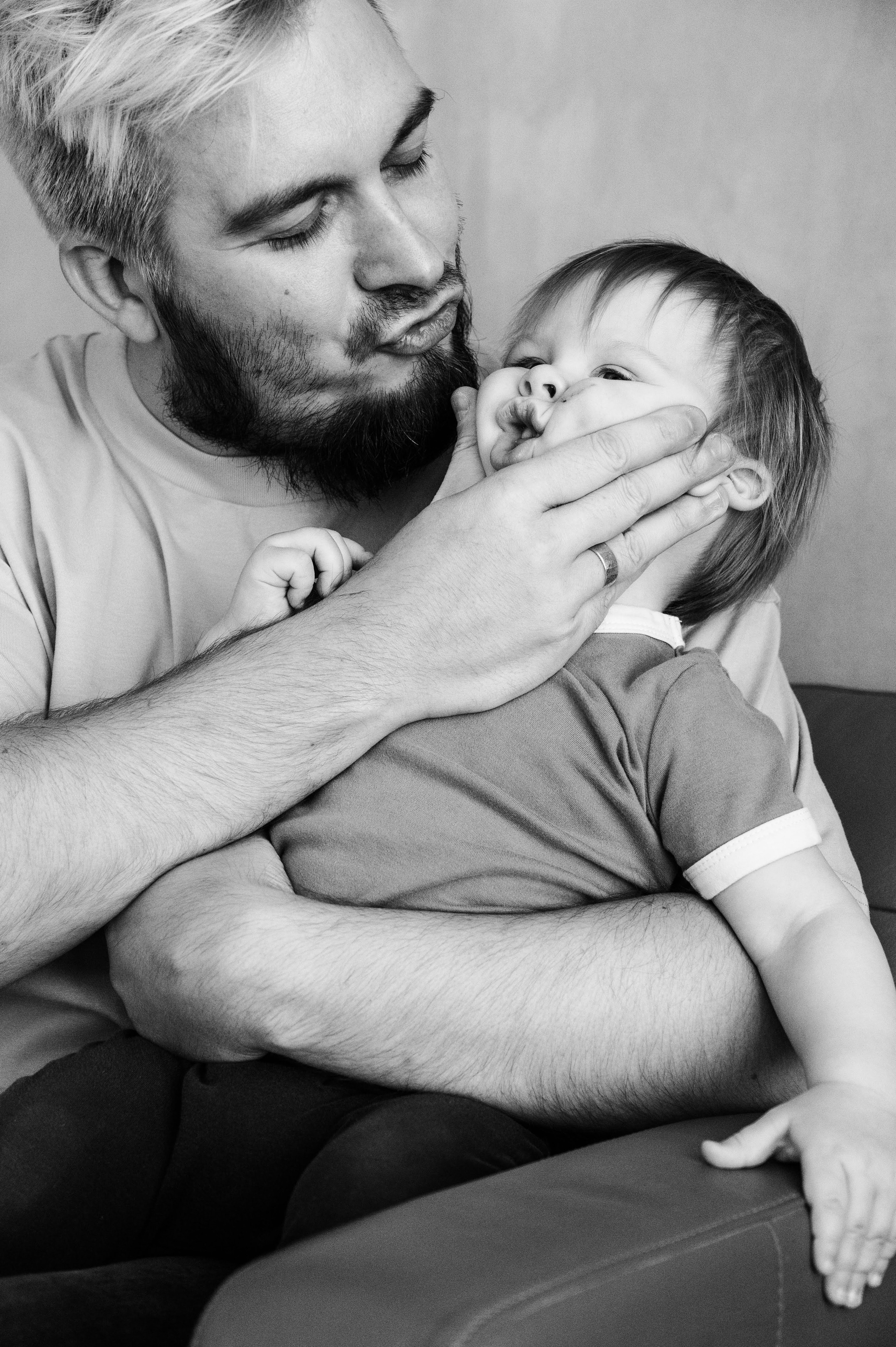 Семейная съемка. Профессиональный фотограф беременности в СПБ. Стильные фотосессии беременности в стиле минимализм и классическая фотография