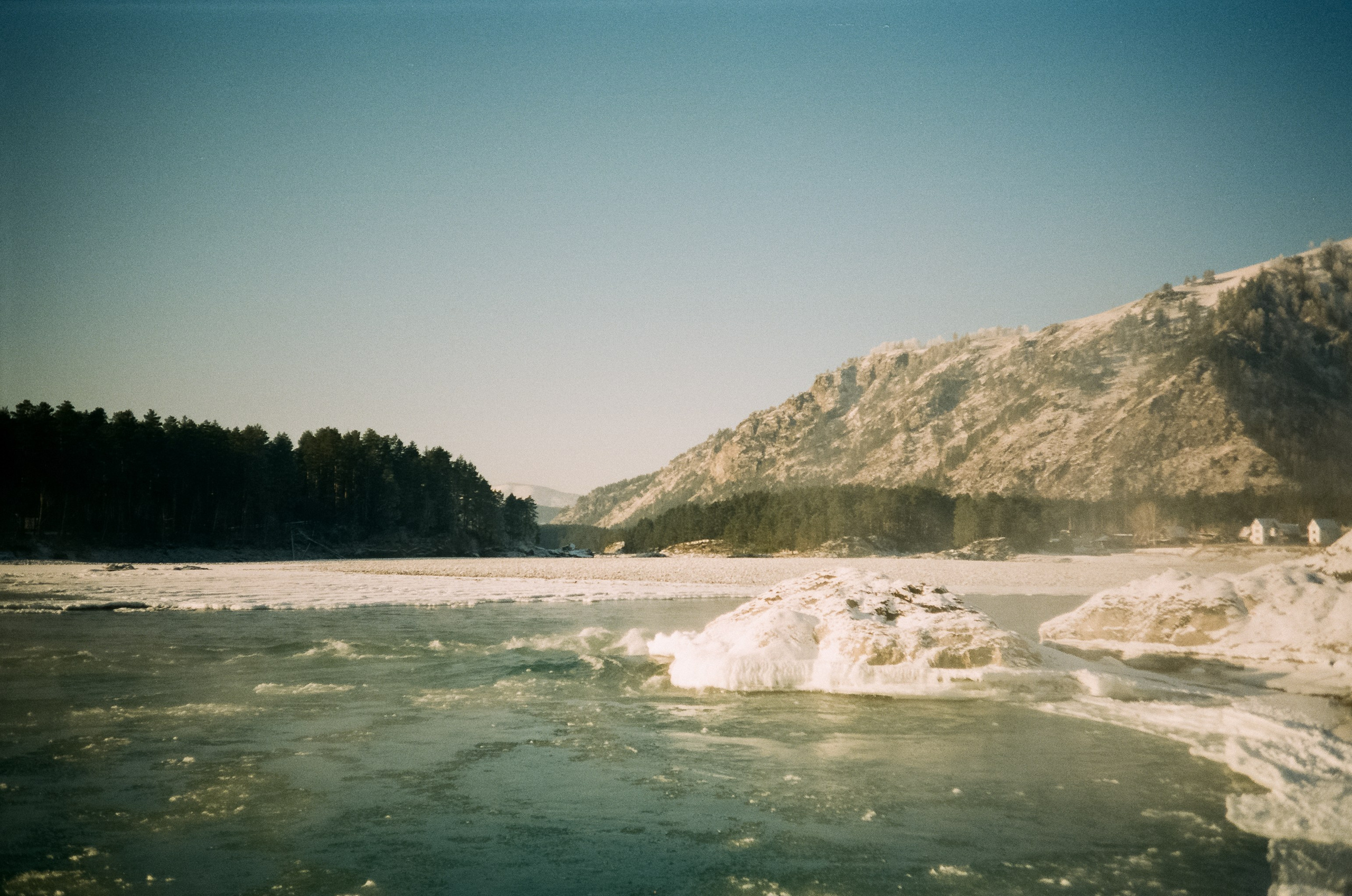 Путешествие на Алтай зимой: изумительные виды, снятые на фотопленку