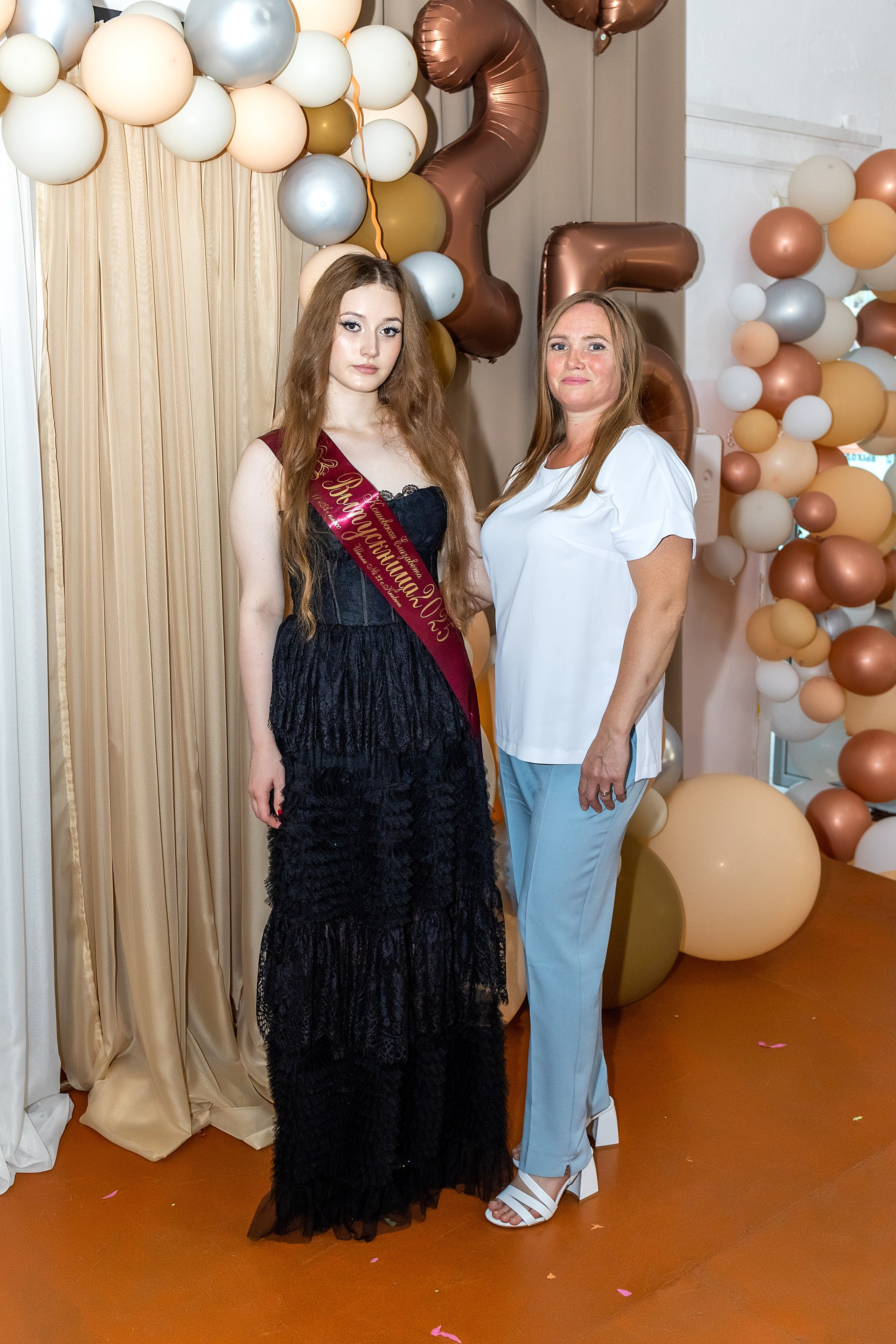 Выпускной. Школа 22, 11 класс. Стильный выпускной альбом Владивосток фотограф Вероника Мигачева