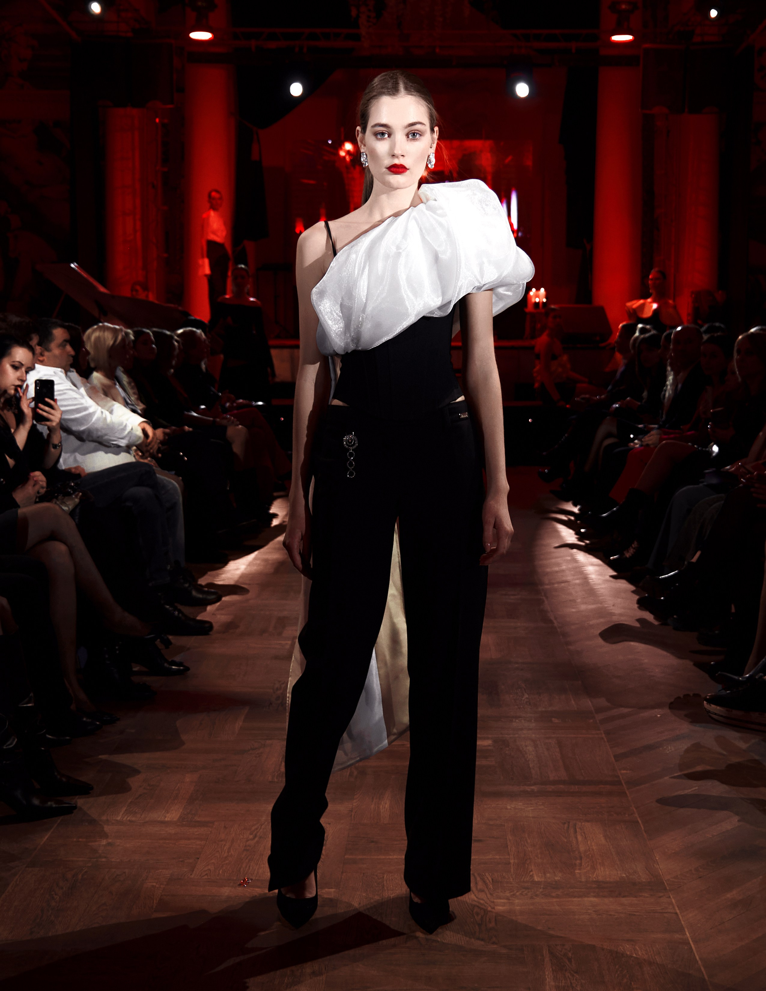 Beauty in details. Horizont ZIN | Bold fashion | Innovative art