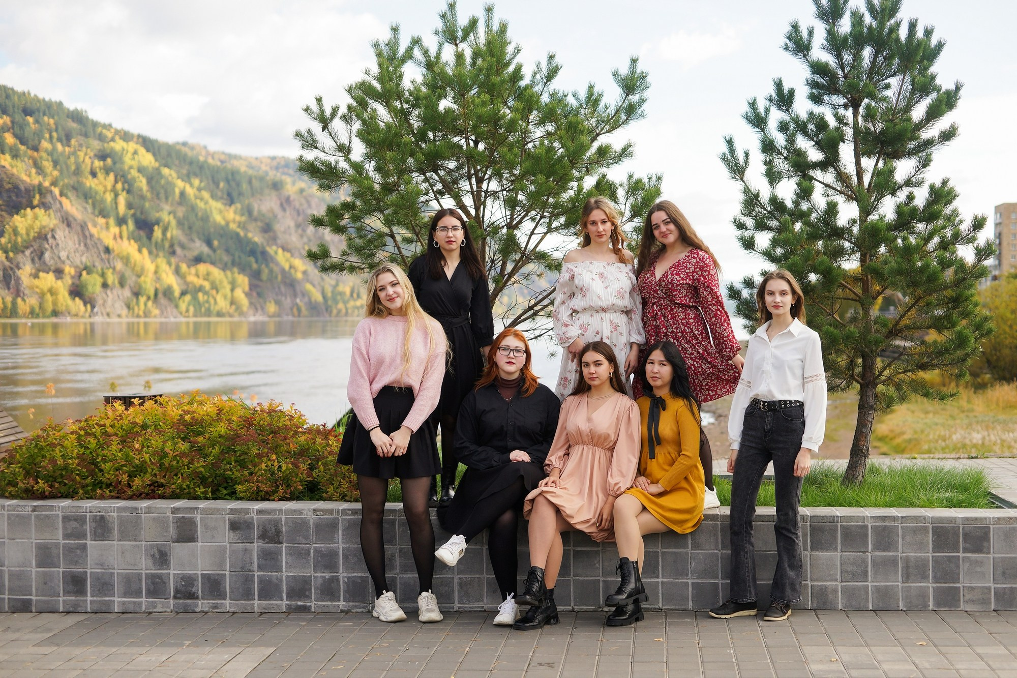 Идеи для школьной фотосессии осенью: 9 и 11 класс. СИГМА | Студия выпускных альбомов Красноярск