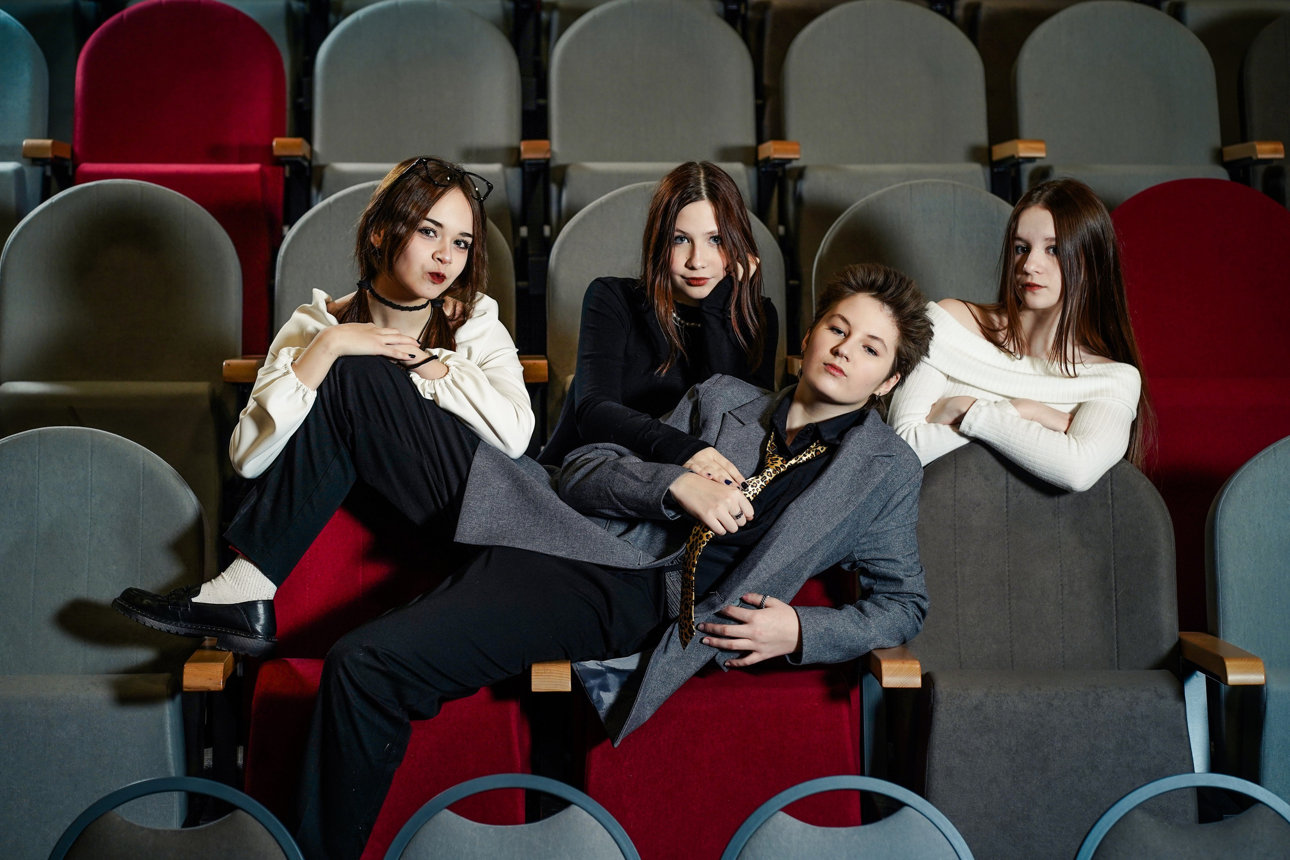 Гимназия № 40, 9 класс. Семейный и портретный фотограф в Екатеринбурге Анна Лобанова