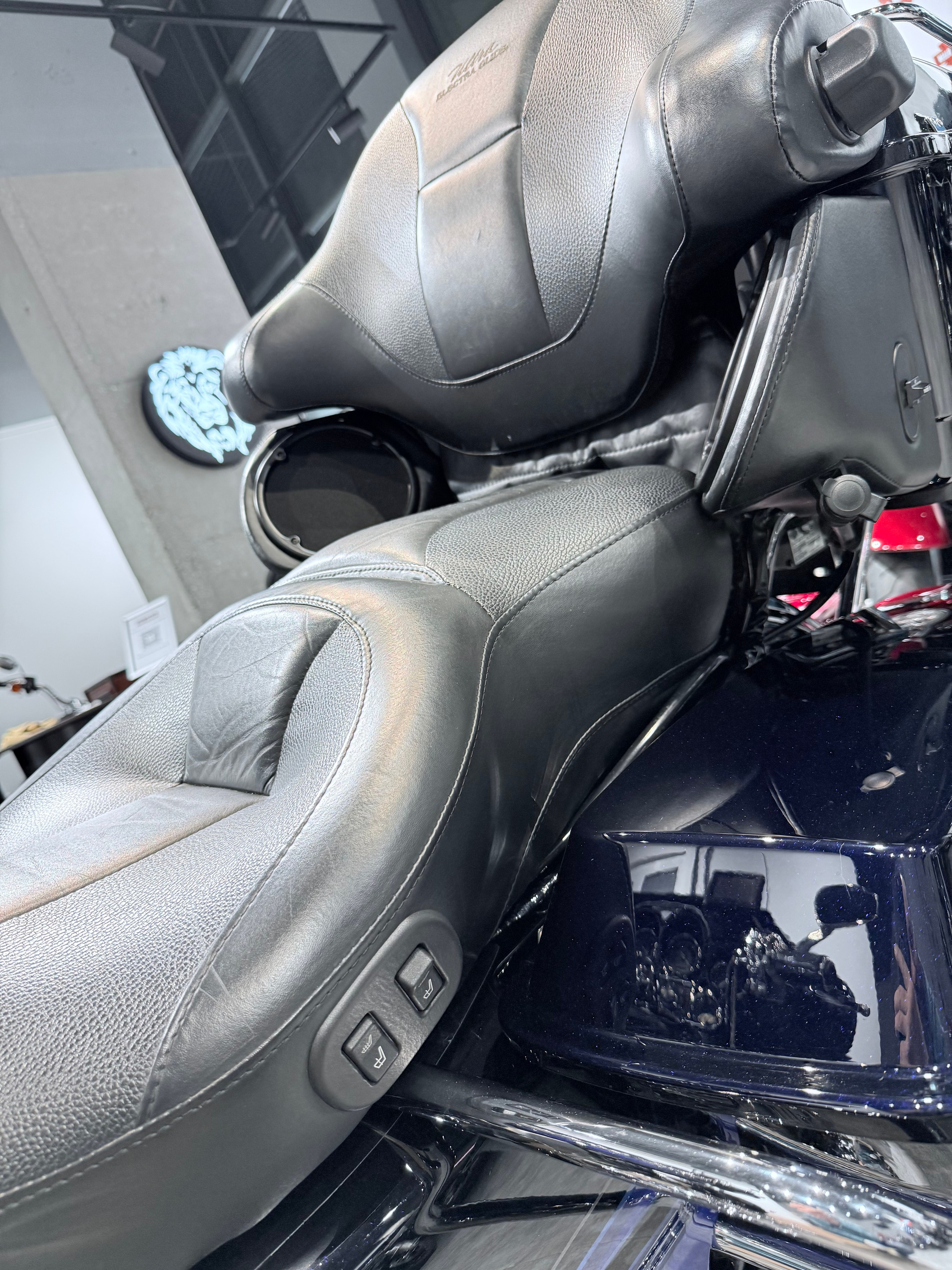 CVO Limited (Twilight Blue Candy). Hello Davidson, Москва. Только хорошие мотоциклы…