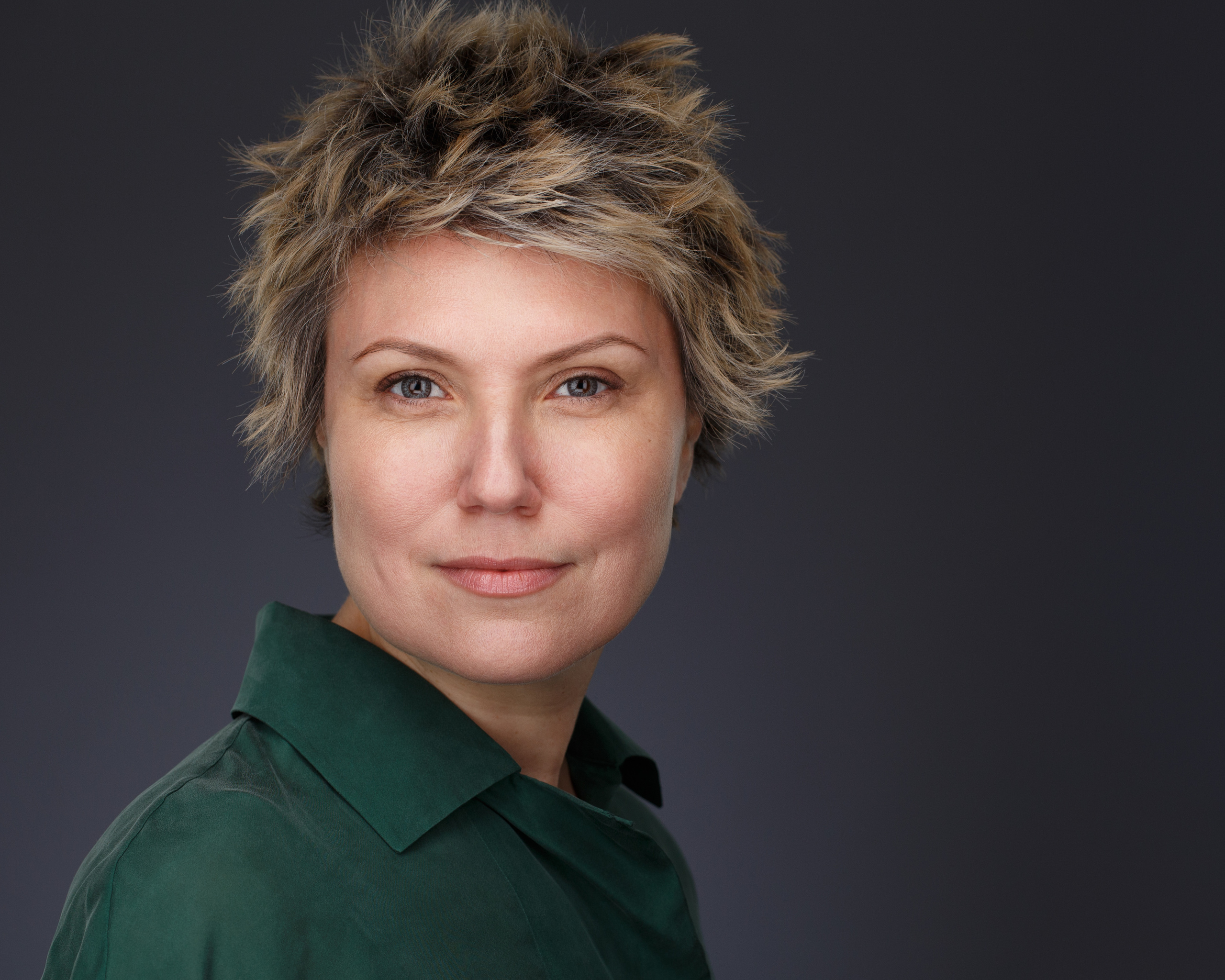 Хедшот. Бизнес-фото уверенной женщины.