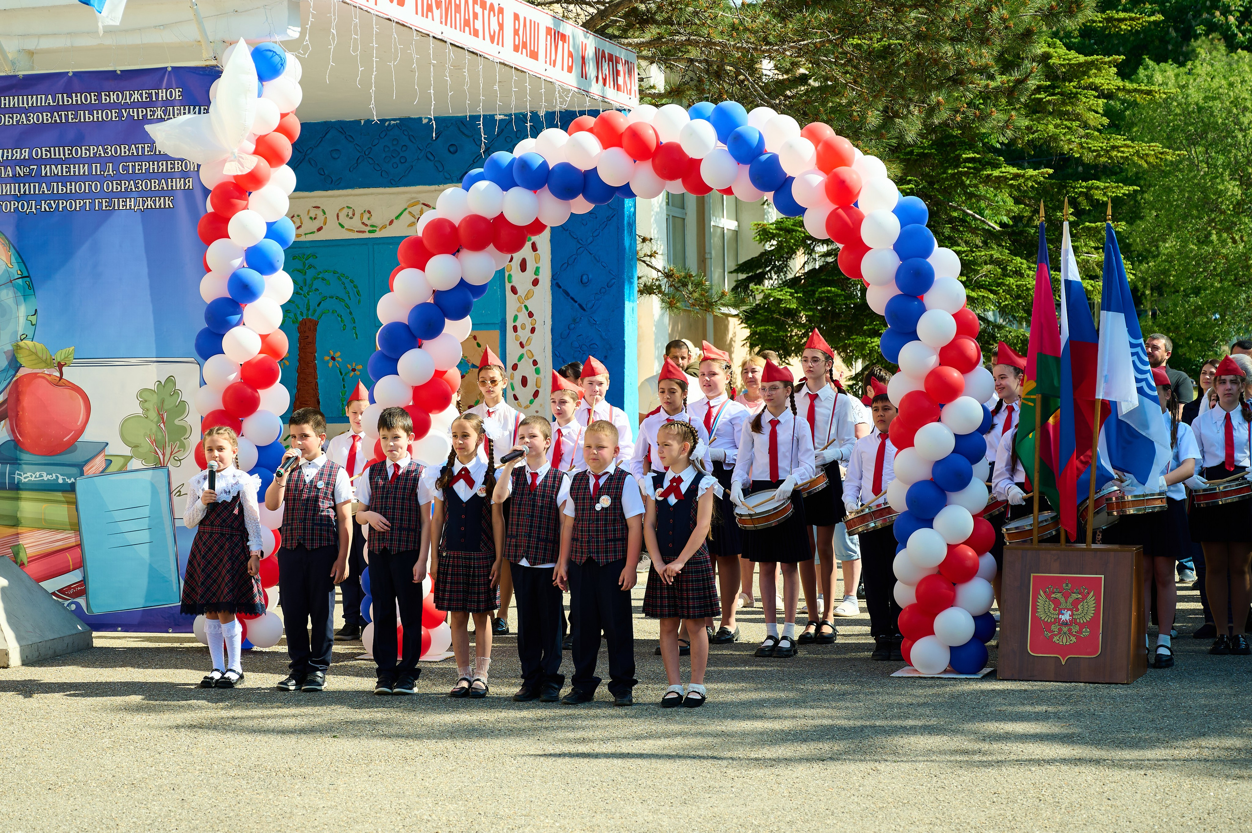 Последний звонок 2025. Жизнь курорта Кабардинка в фотографиях