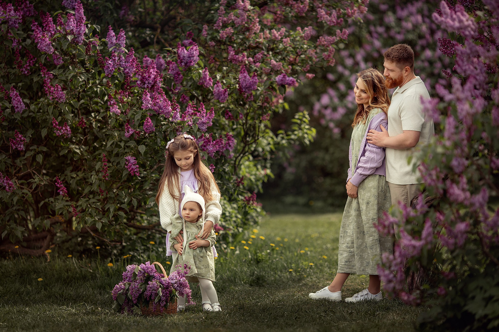 Красивейшая семейная история в цветущей сирени. Tatyana Nadezhdina Family photographer