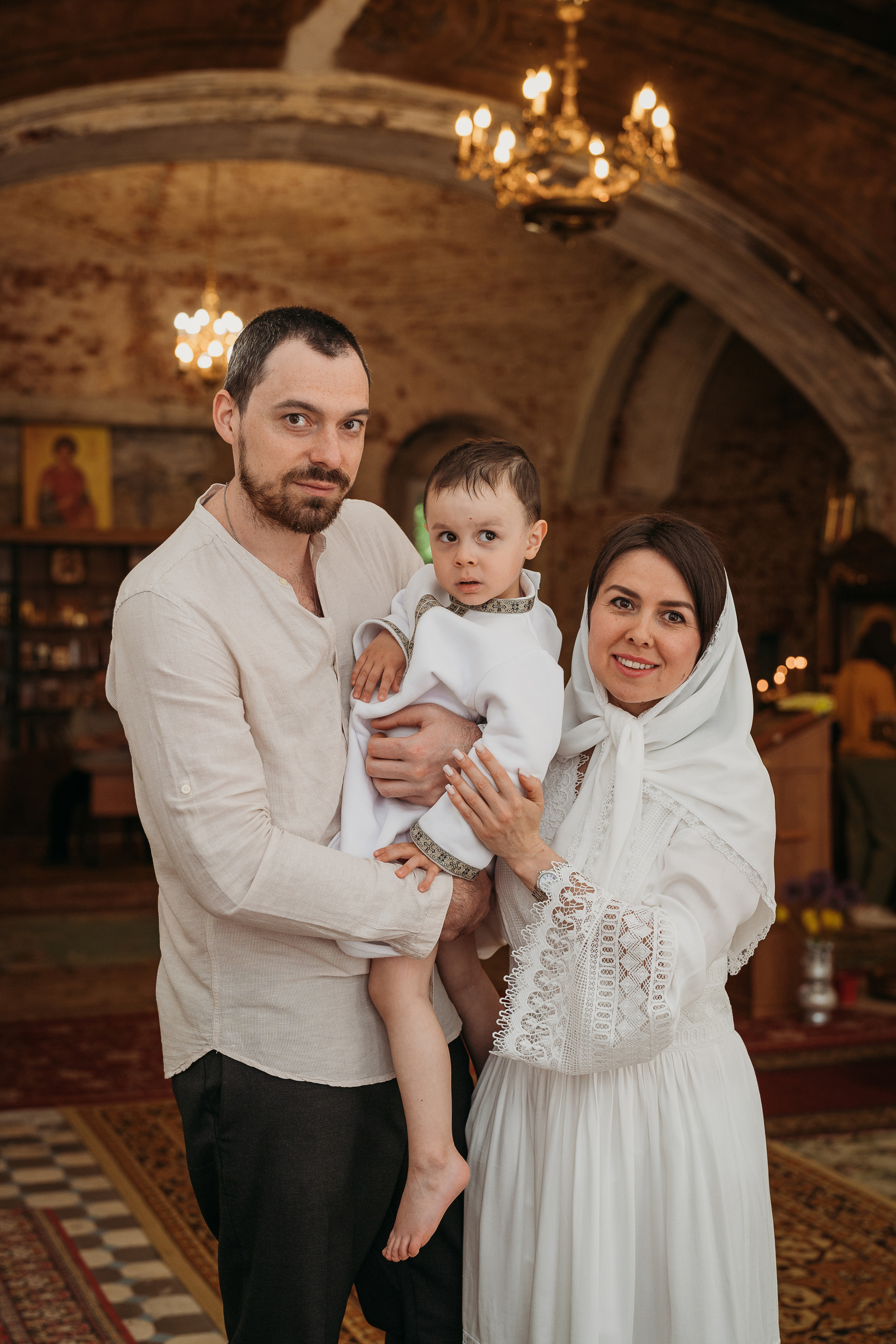 Фотограф на крещение. Фотограф на крестины. Крещение ребенка. Крестины ребенка. Крещение младенца. Профессиональная фотосъемка крещения. Православный фотограф на таинство крещения в храме. Фотосъемка крещения в церкви. Родители и ребенок